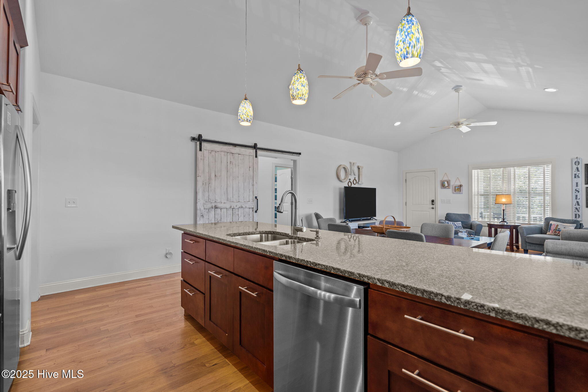 100537497 | Photo 21