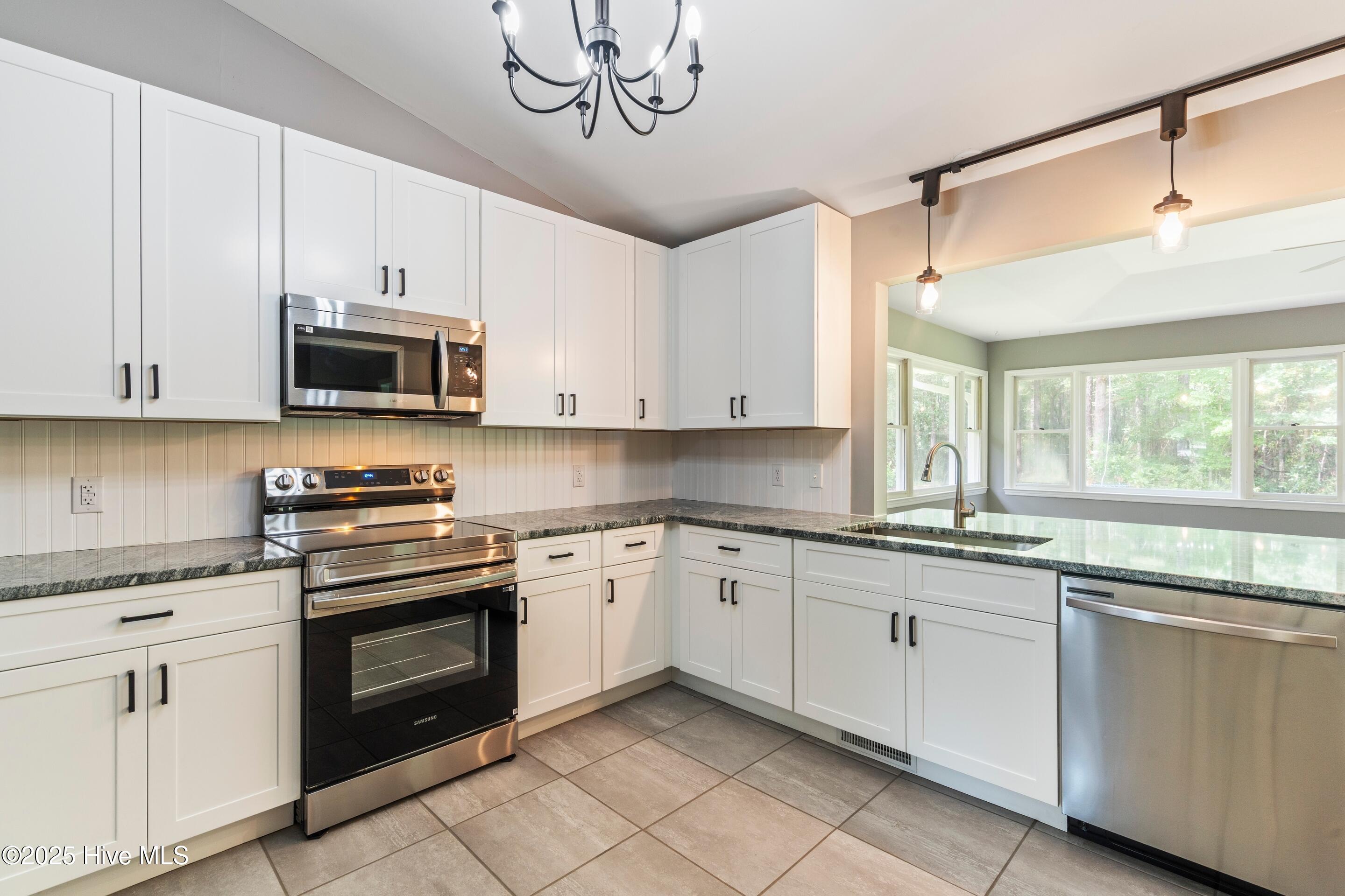 100527267 | Photo 12