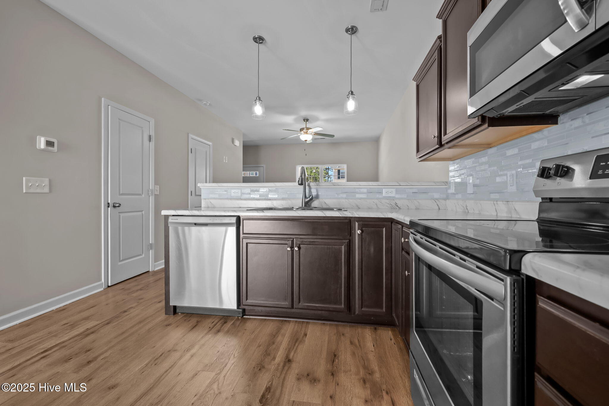 100549921 | Photo 10