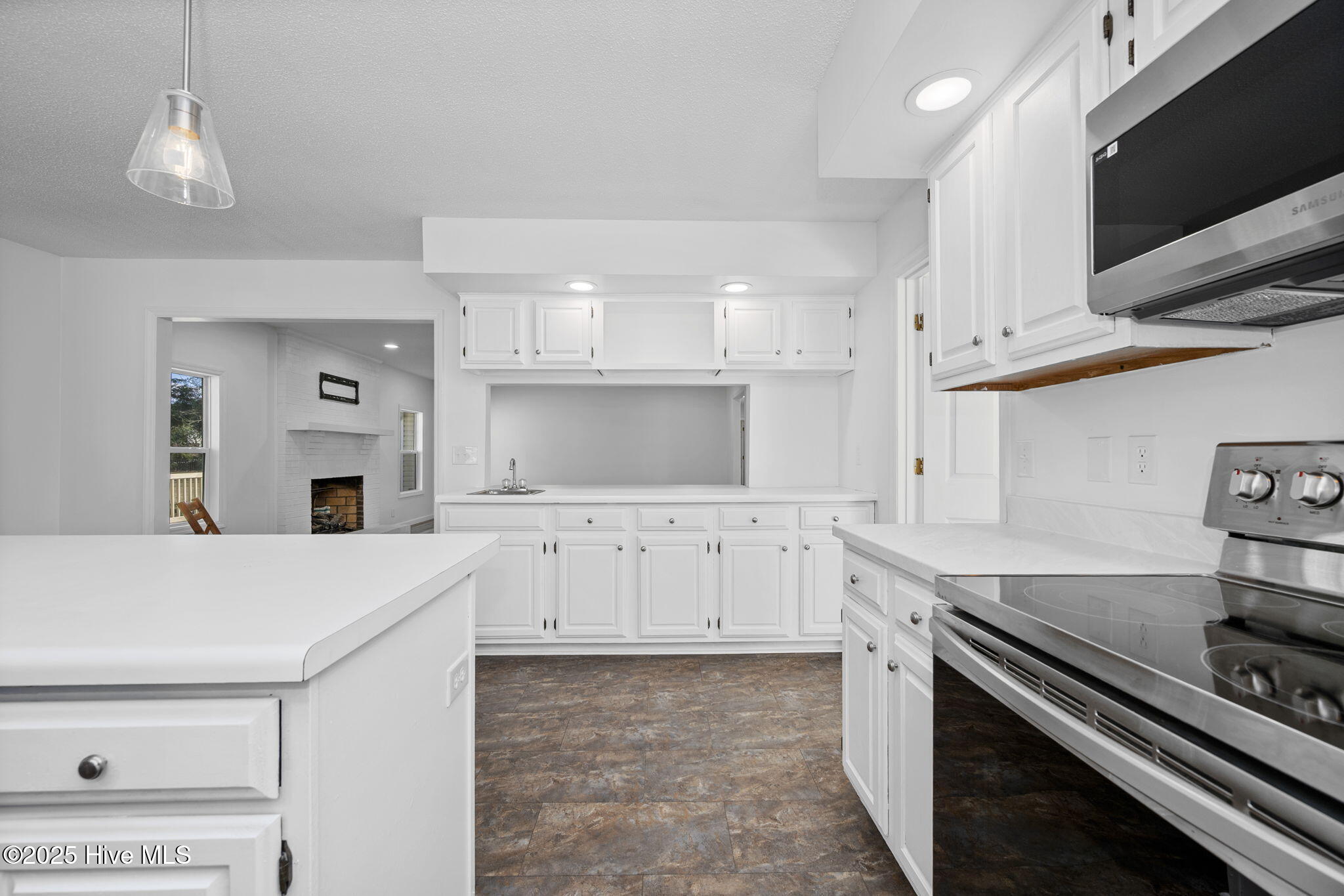 100545145 | Photo 22