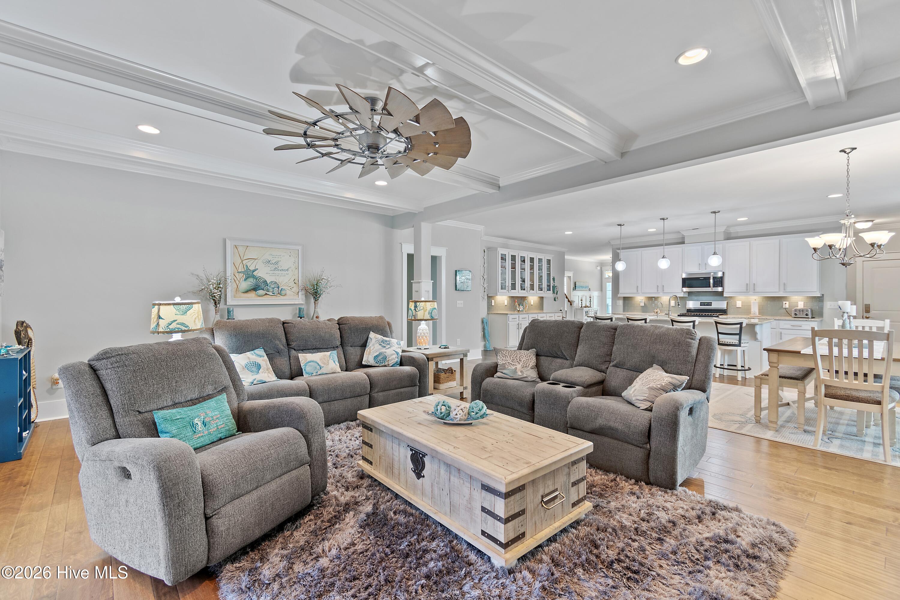 100561282 | Photo 18