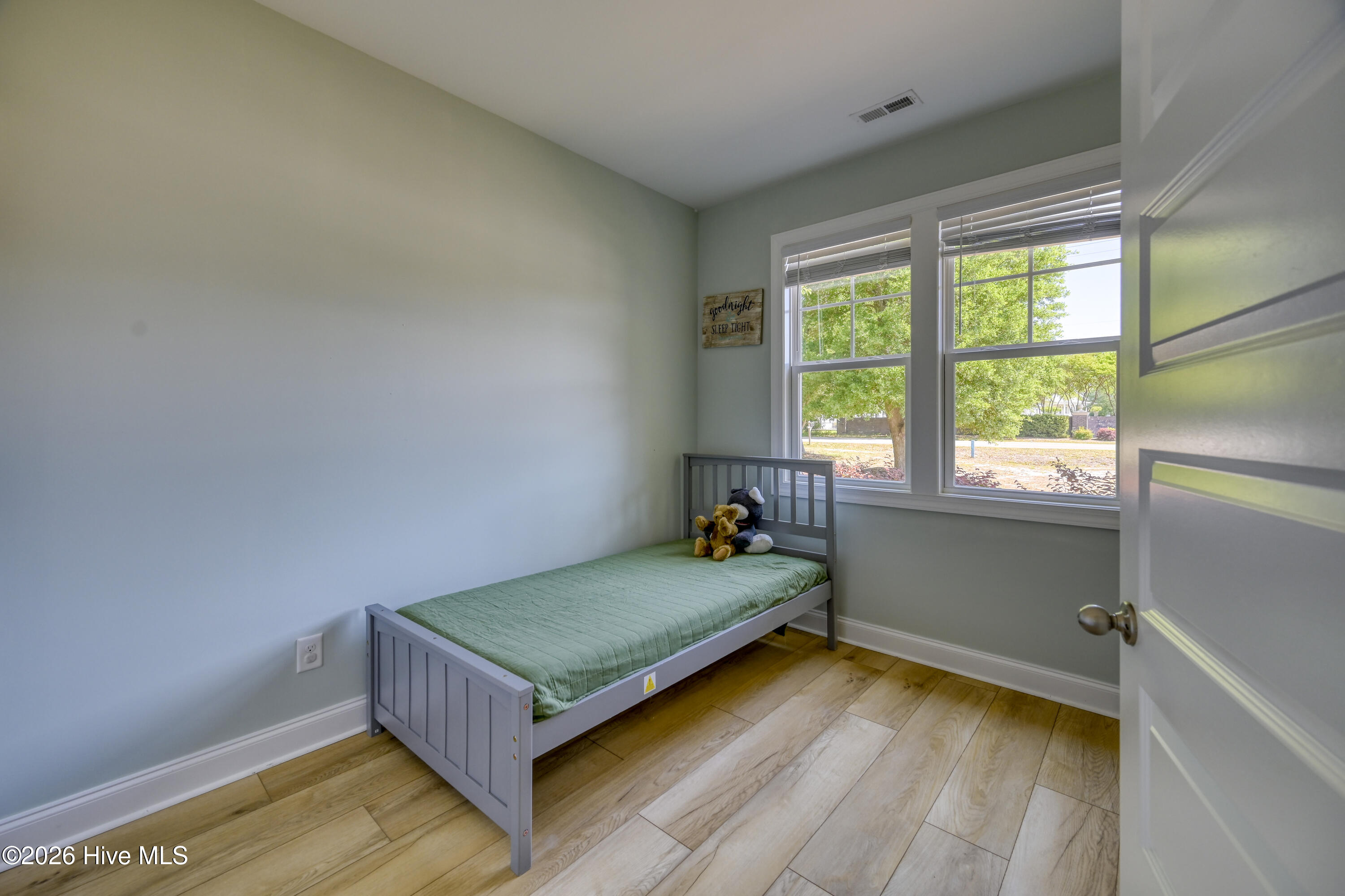 100569284 | Photo 18