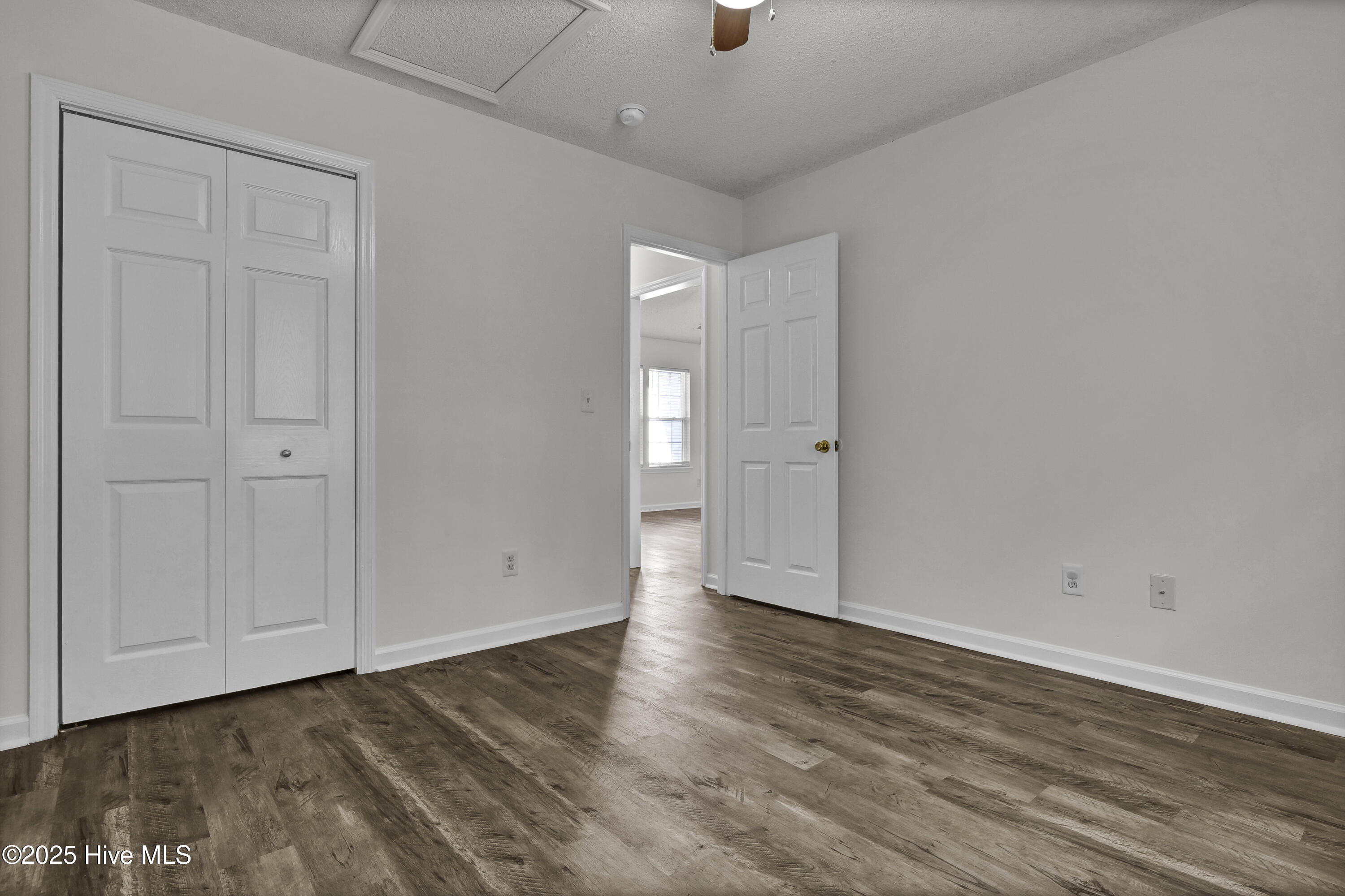 100540717 | Photo 23