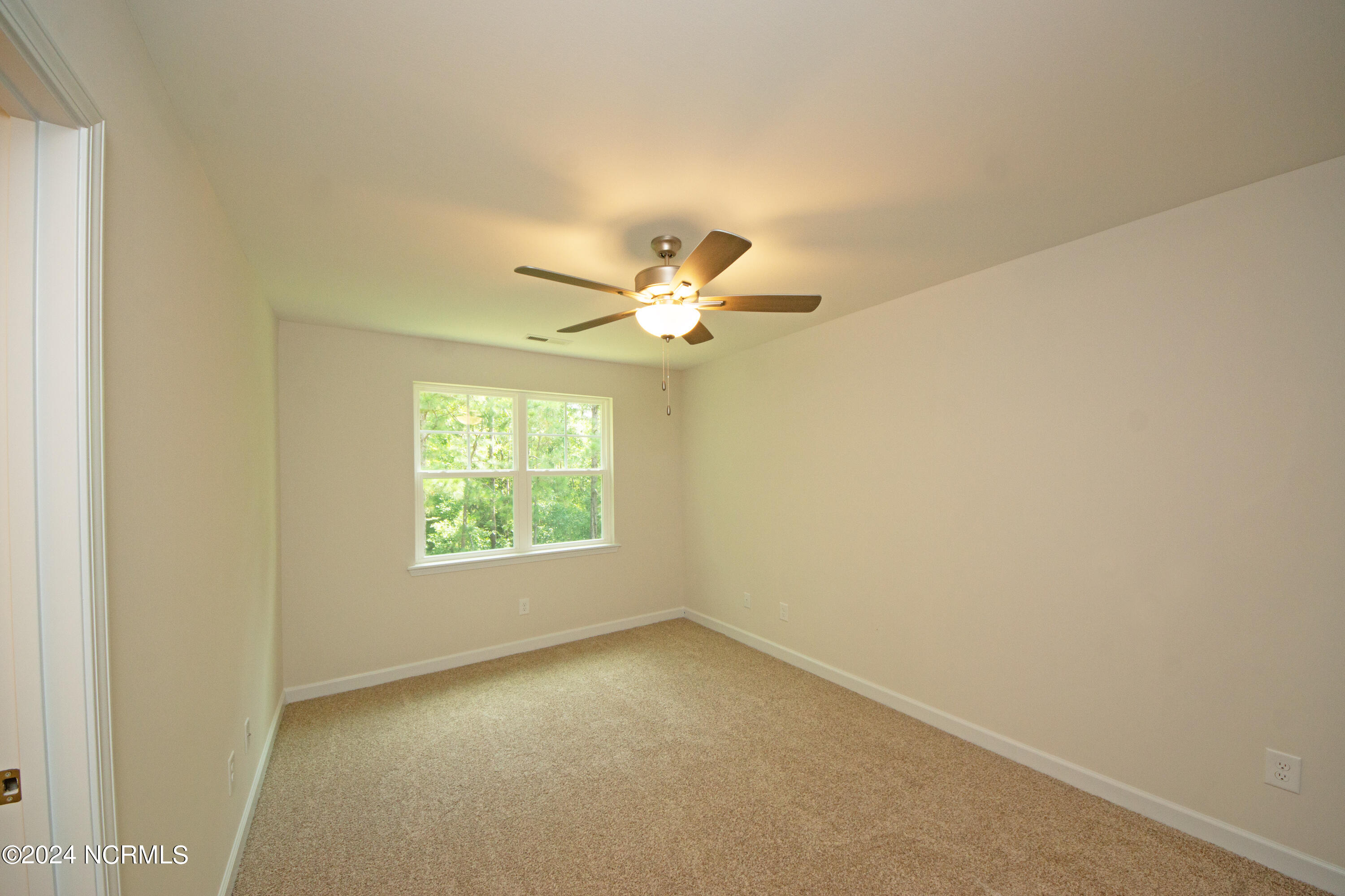 100561401 | Photo 24