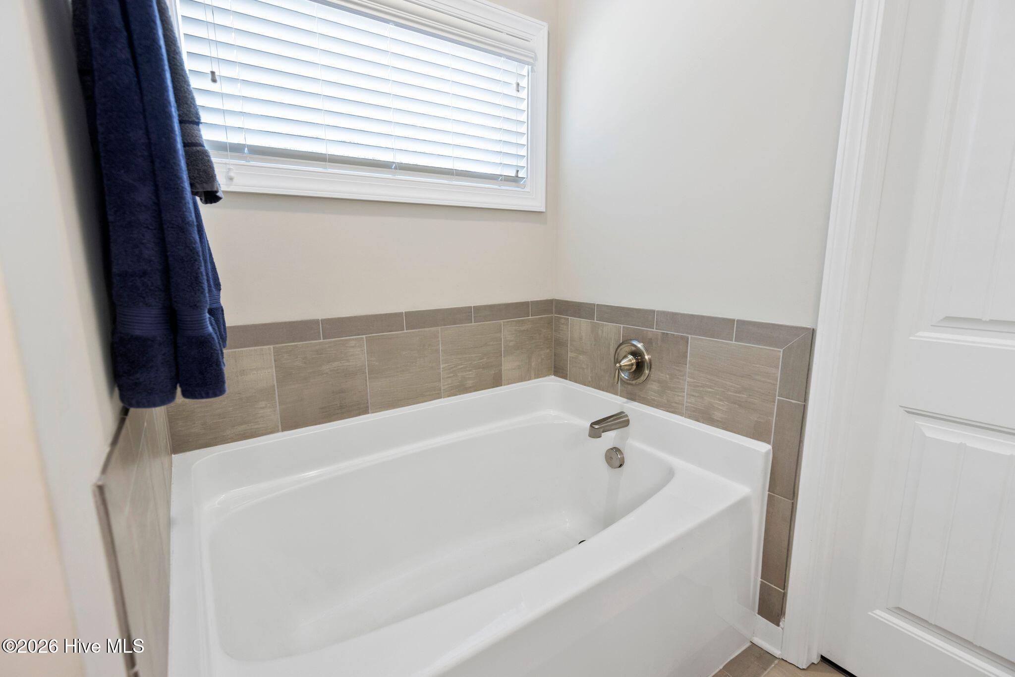 100558926 | Photo 28