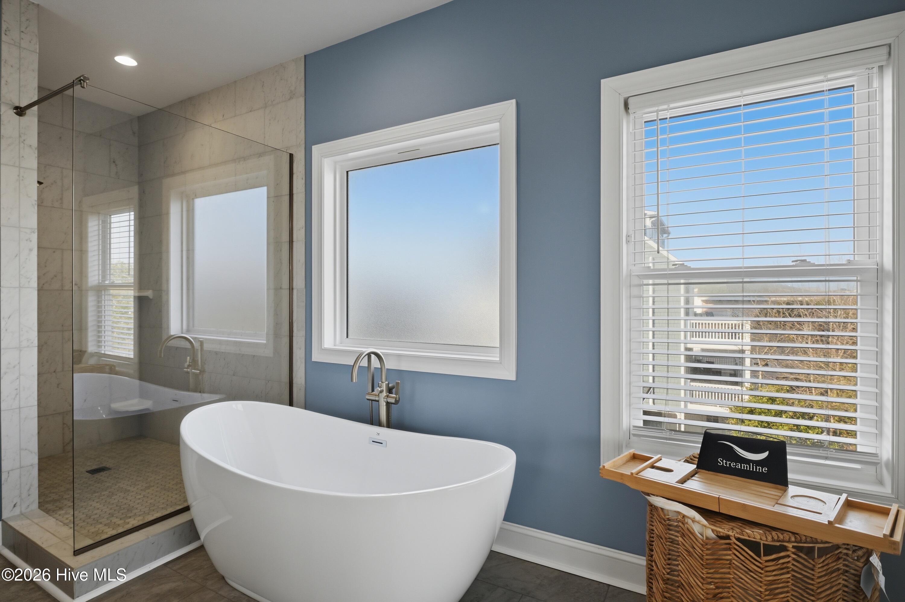 100561977 | Photo 27