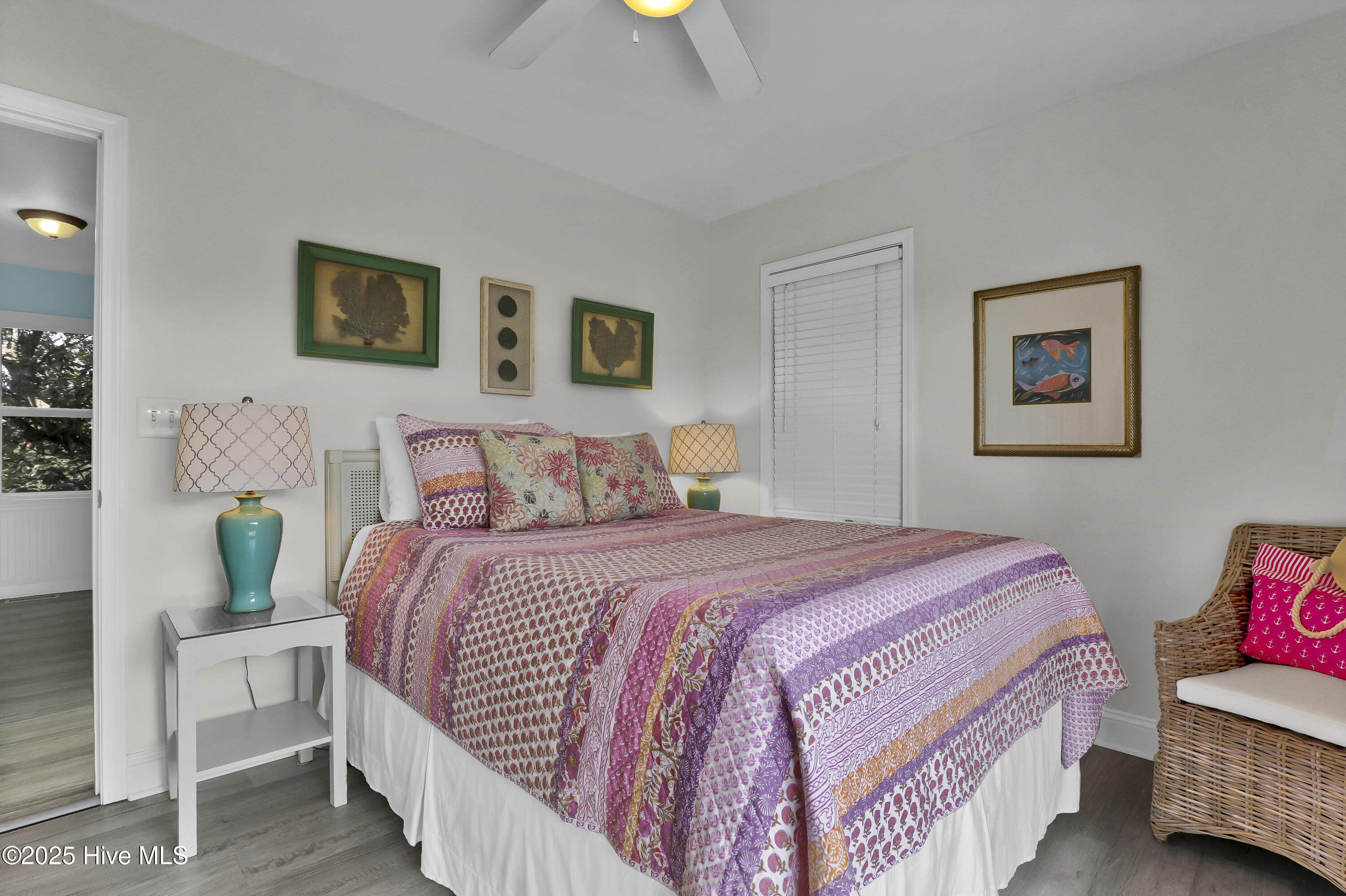 100535648 | Photo 27