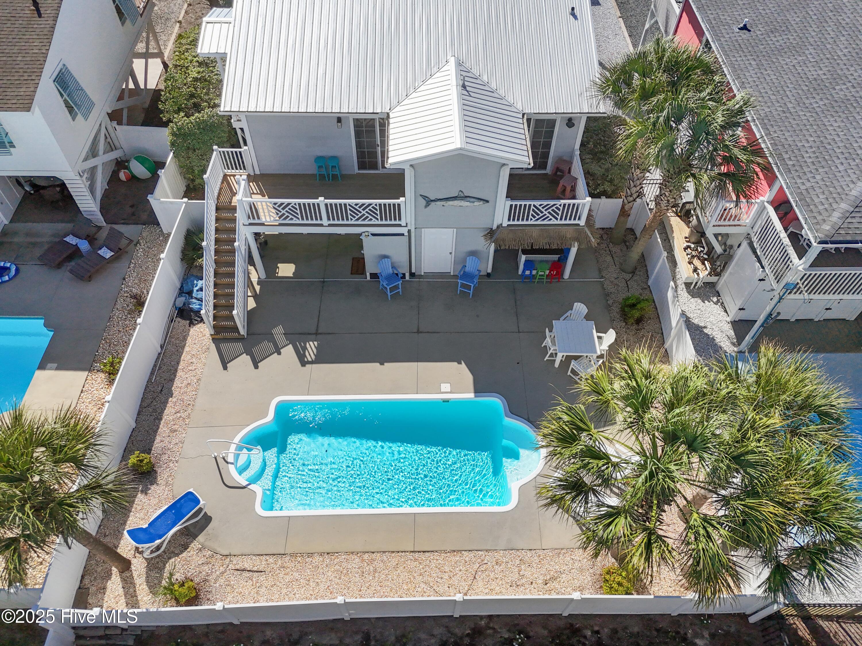 100535227 | Photo 46