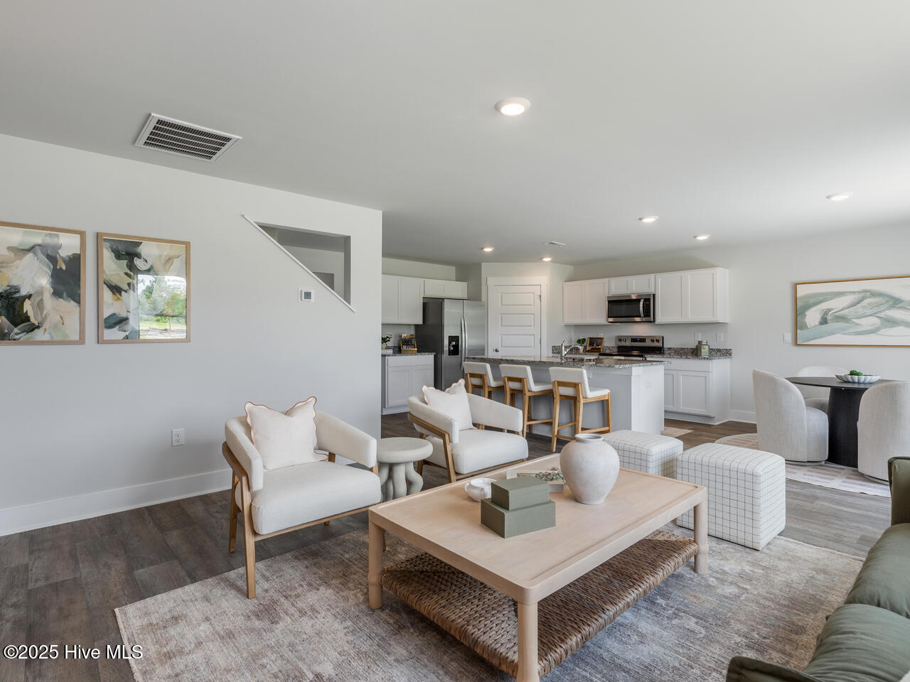 100551873 | Photo 26