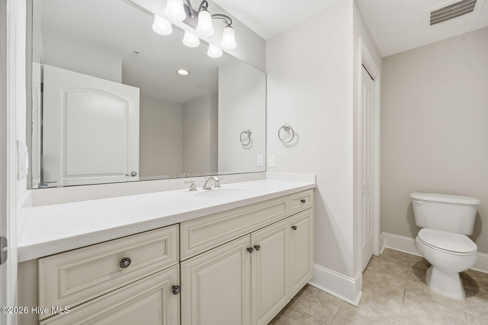 100569060 | Photo 26