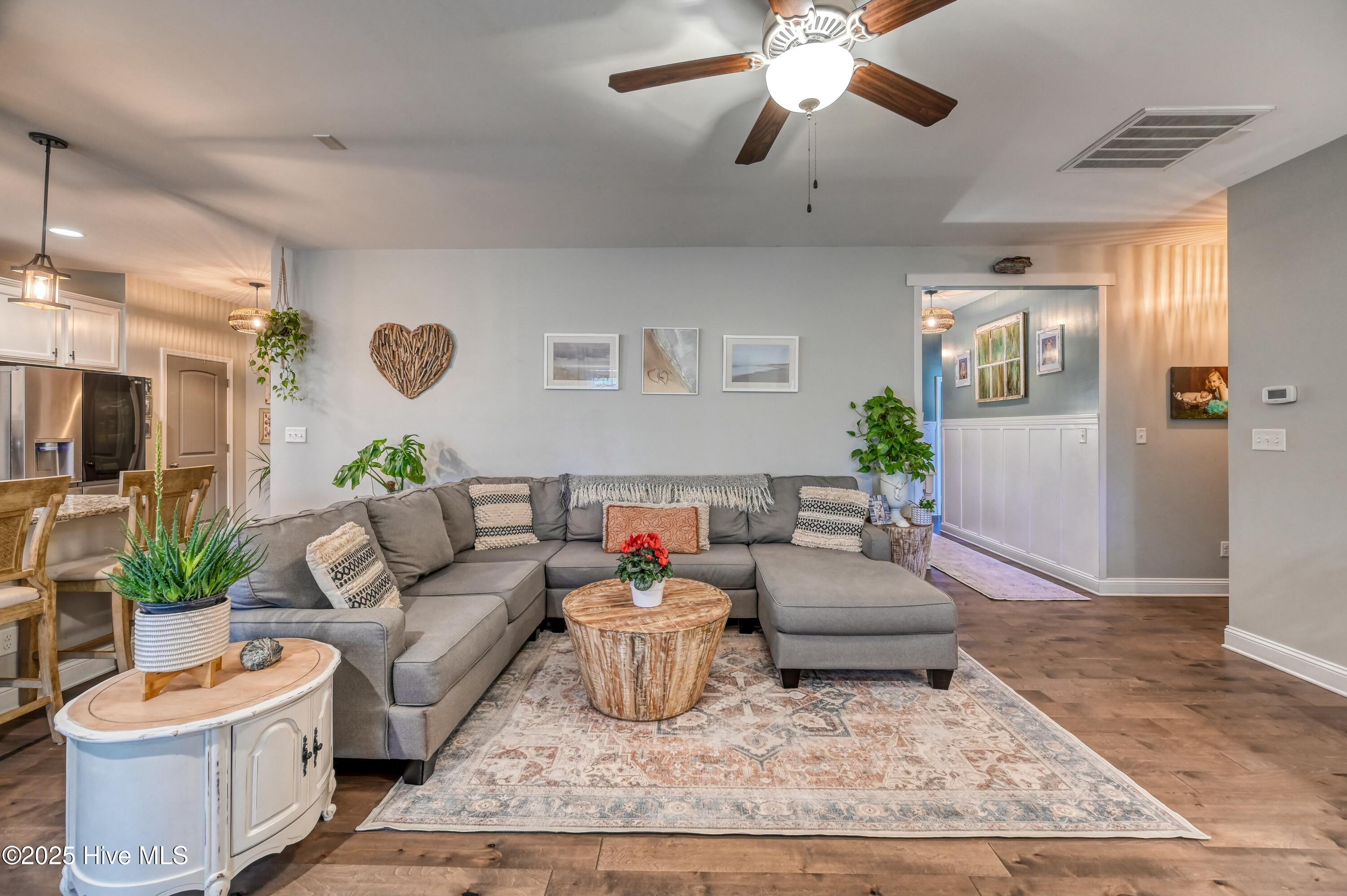 100561132 | Photo 13