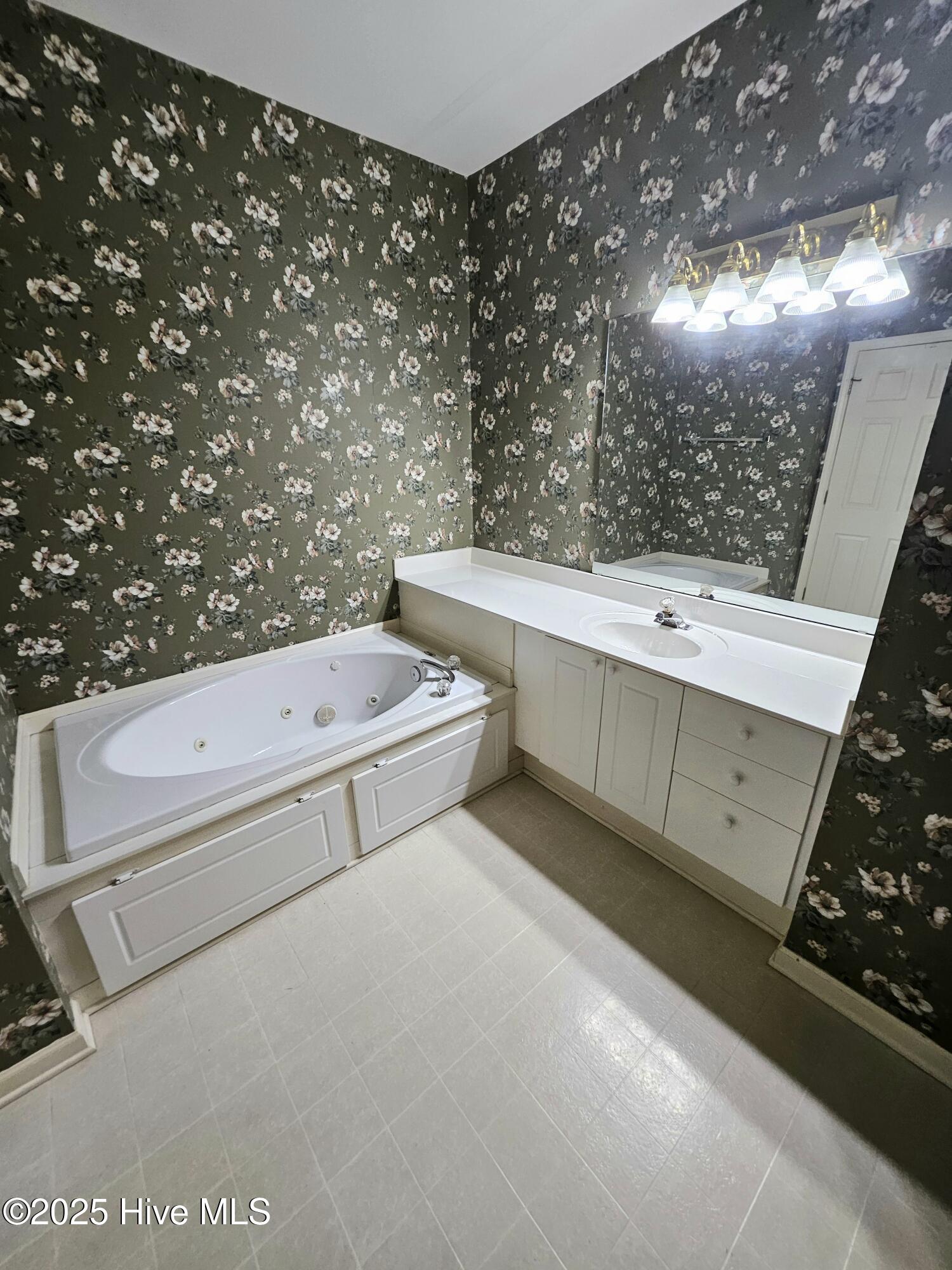 100536012 | Photo 16