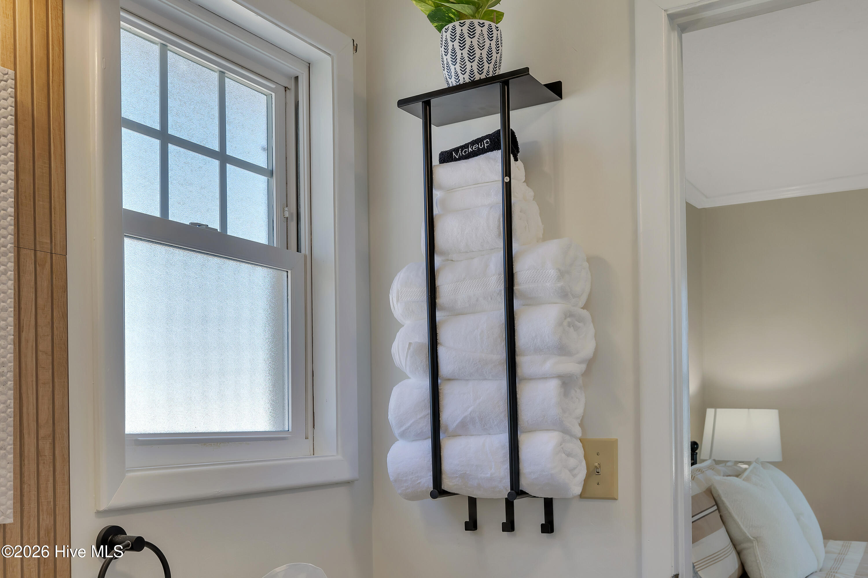 100548009 | Photo 29