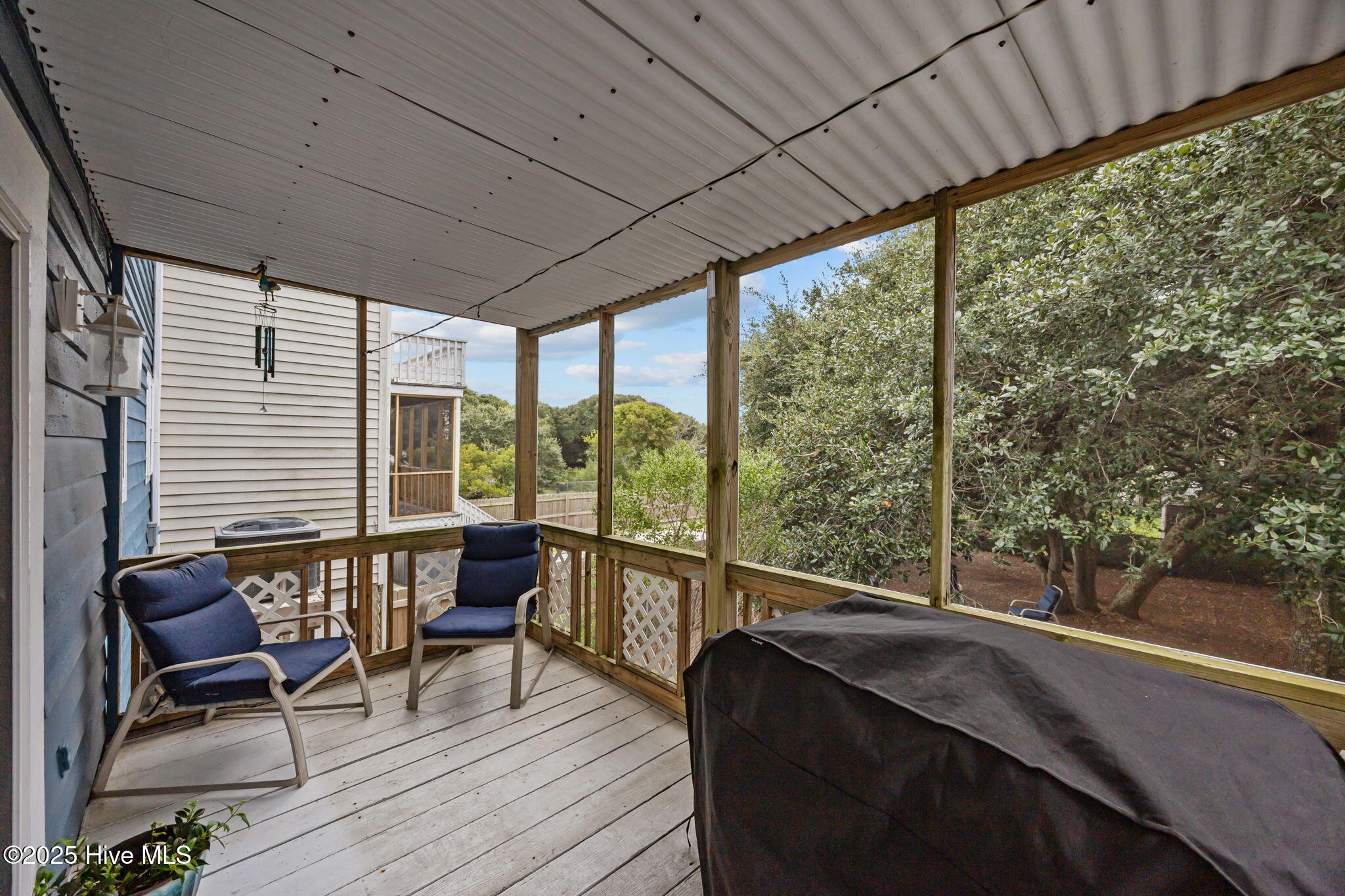 100530225 | Photo 41