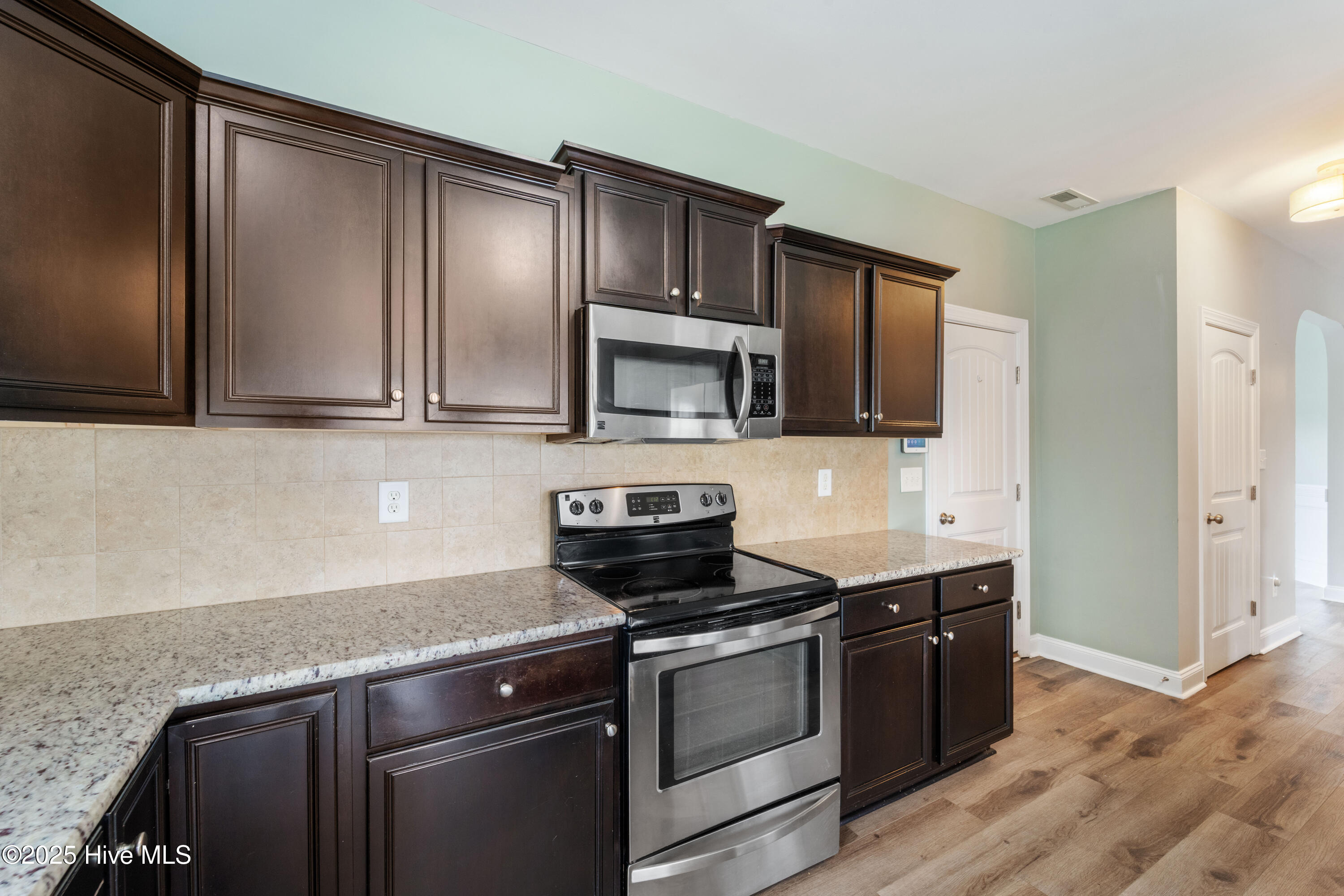 100525842 | Photo 40