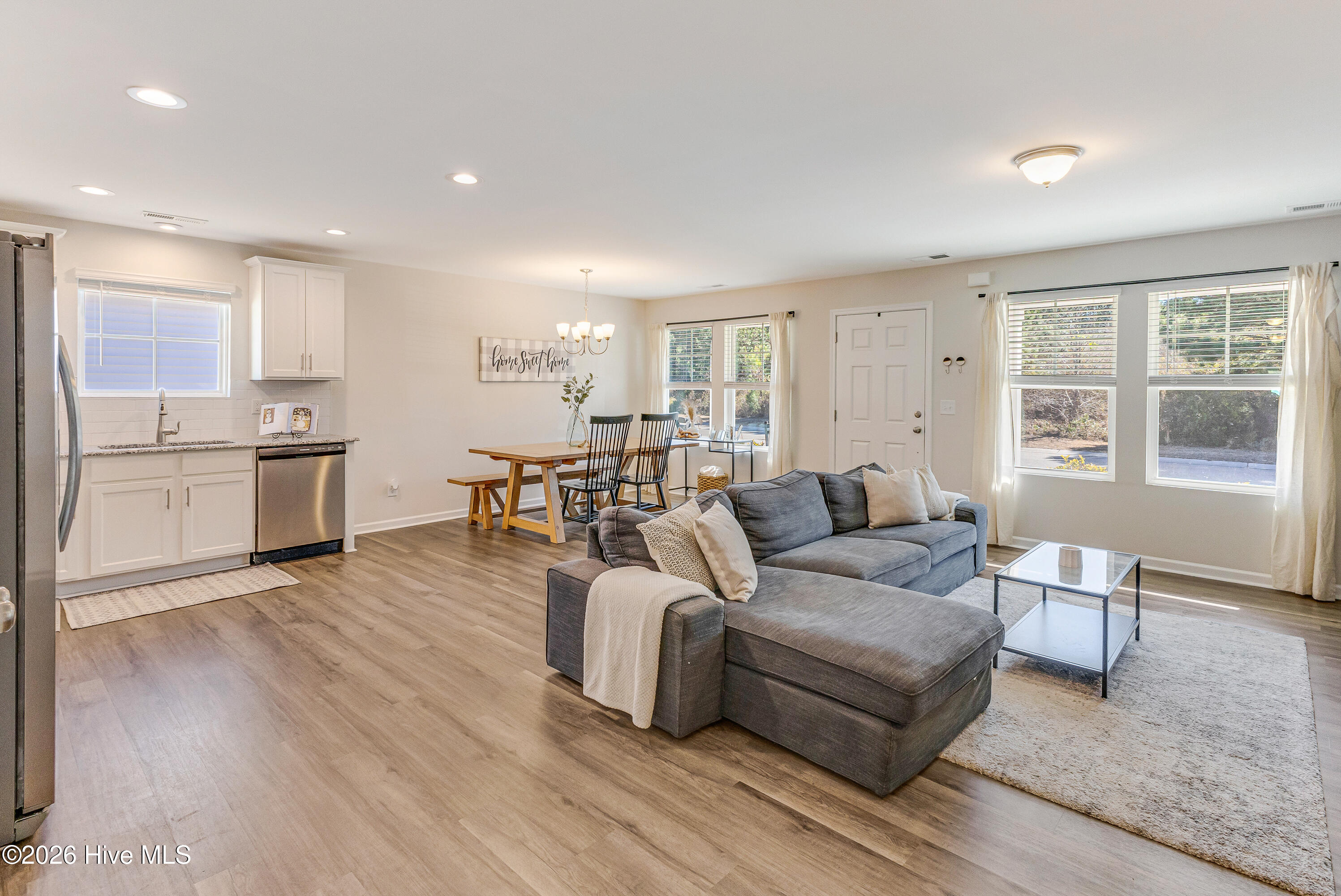 100553713 | Photo 14