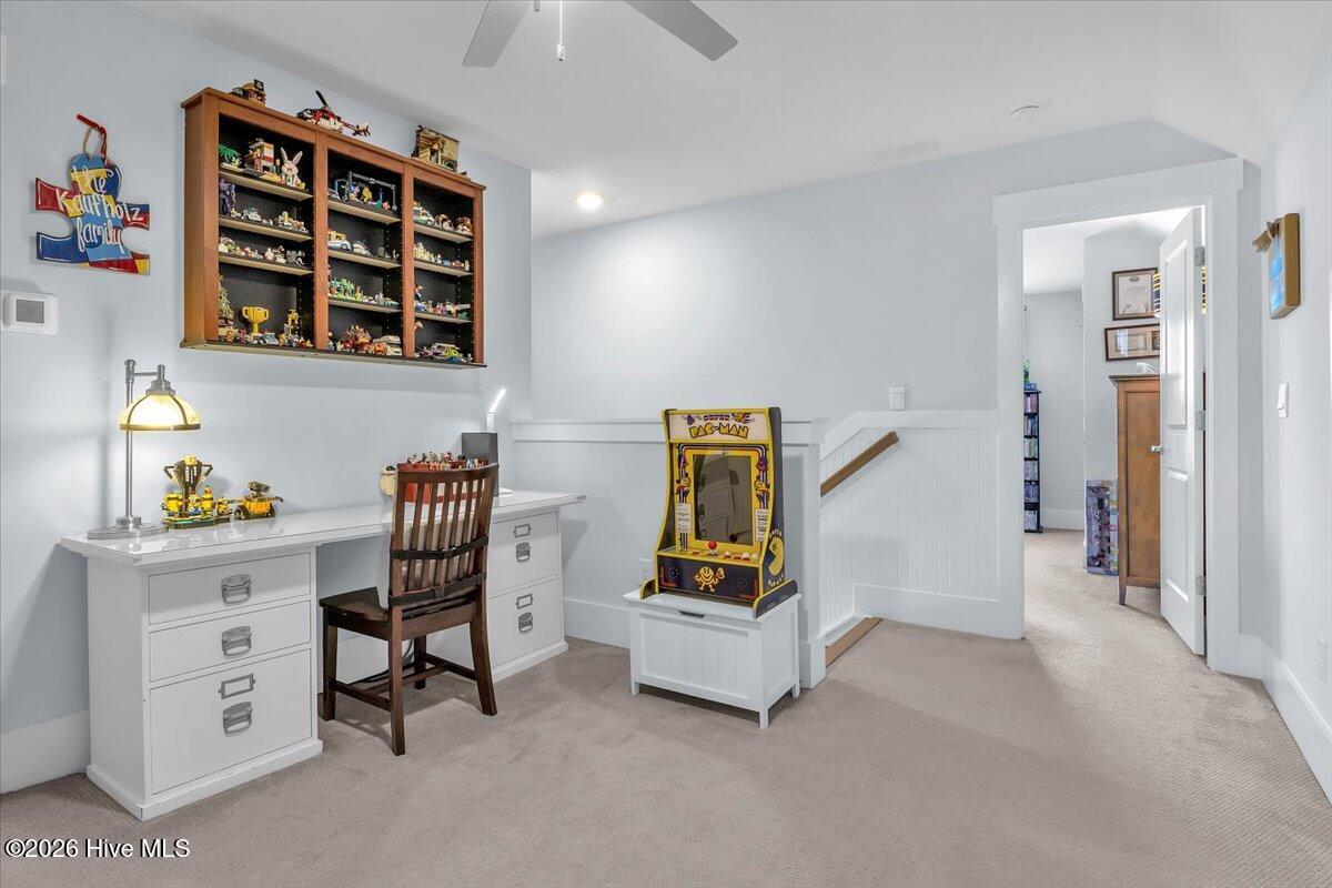 100569276 | Photo 40