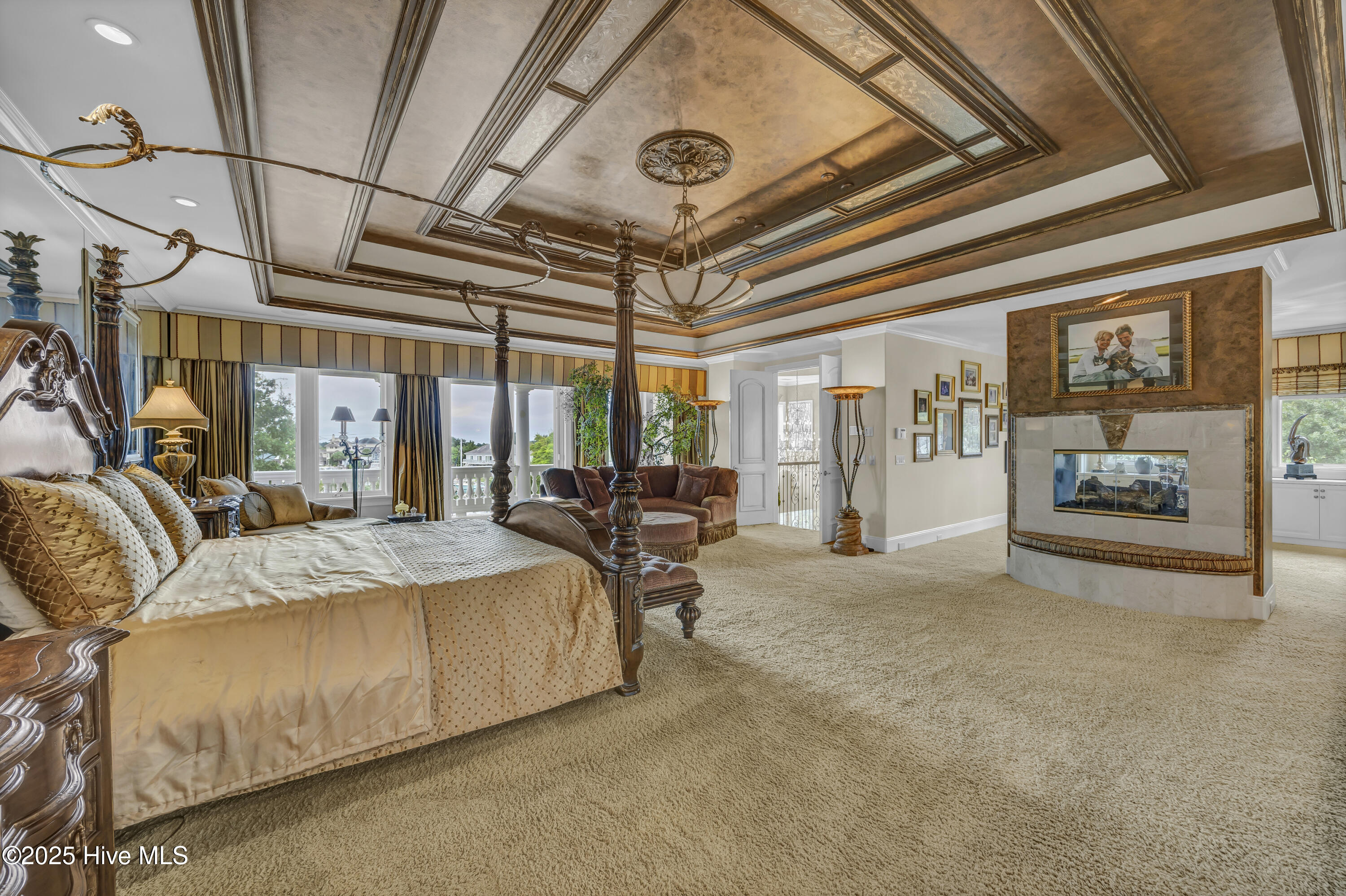 100530989 | Photo 38