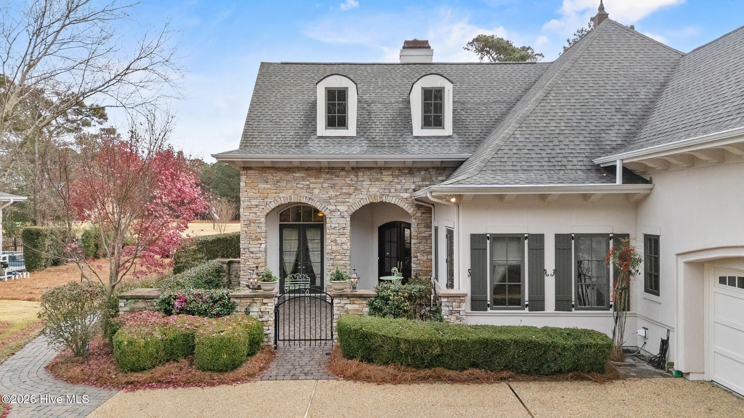 100547162 | Photo 63