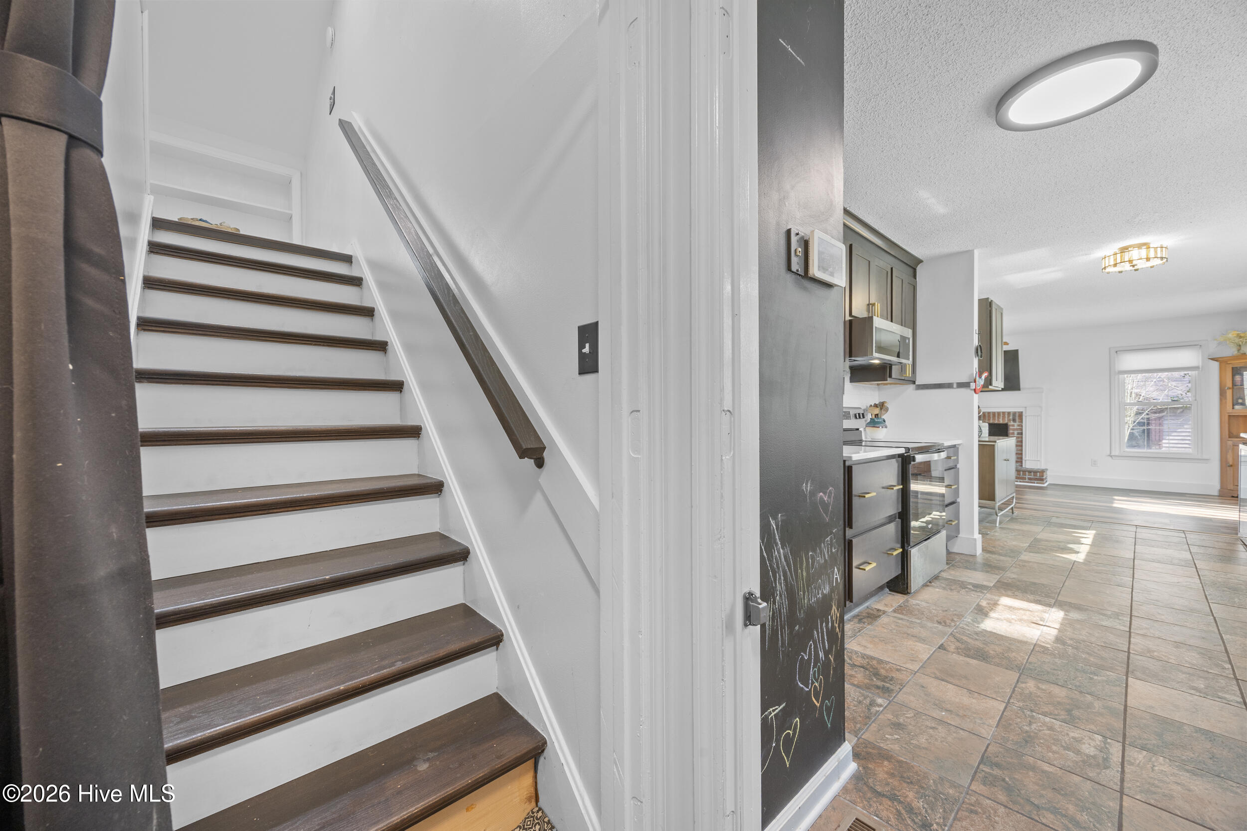 100560649 | Photo 18