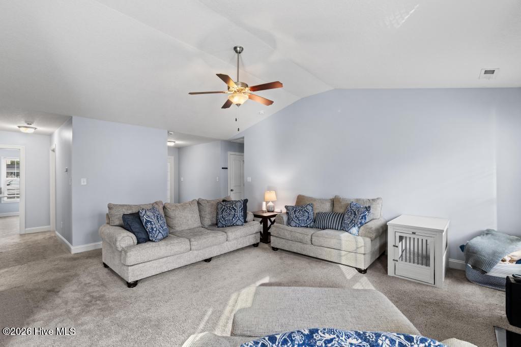 100560376 | Photo 11