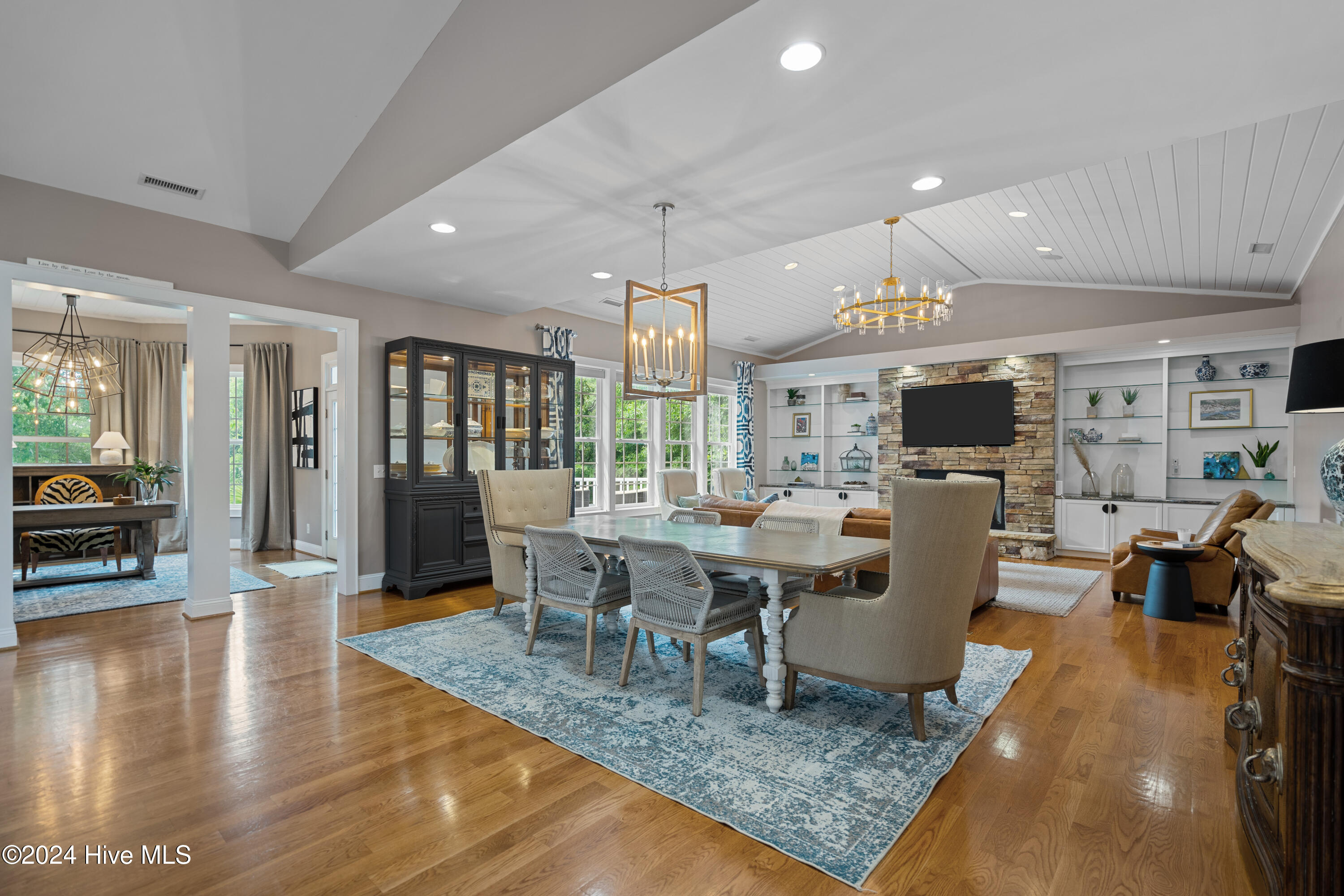 100550699 | Photo 27