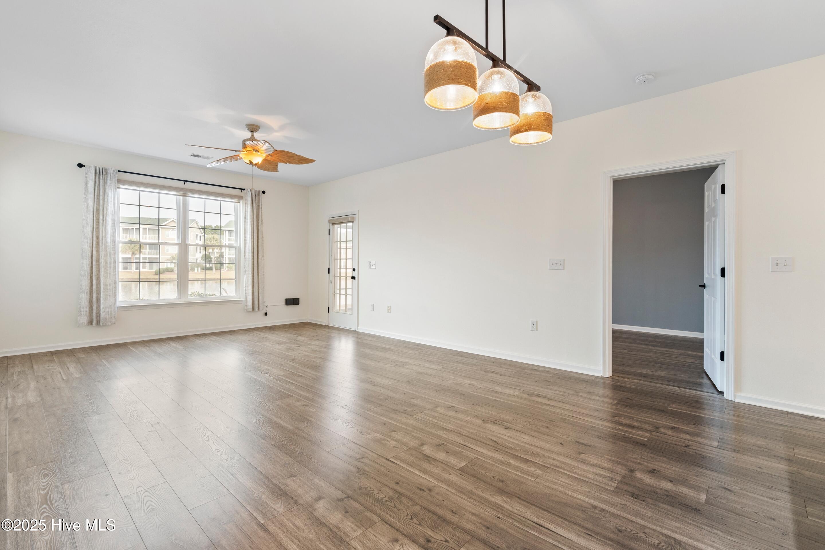 100542567 | Photo 14