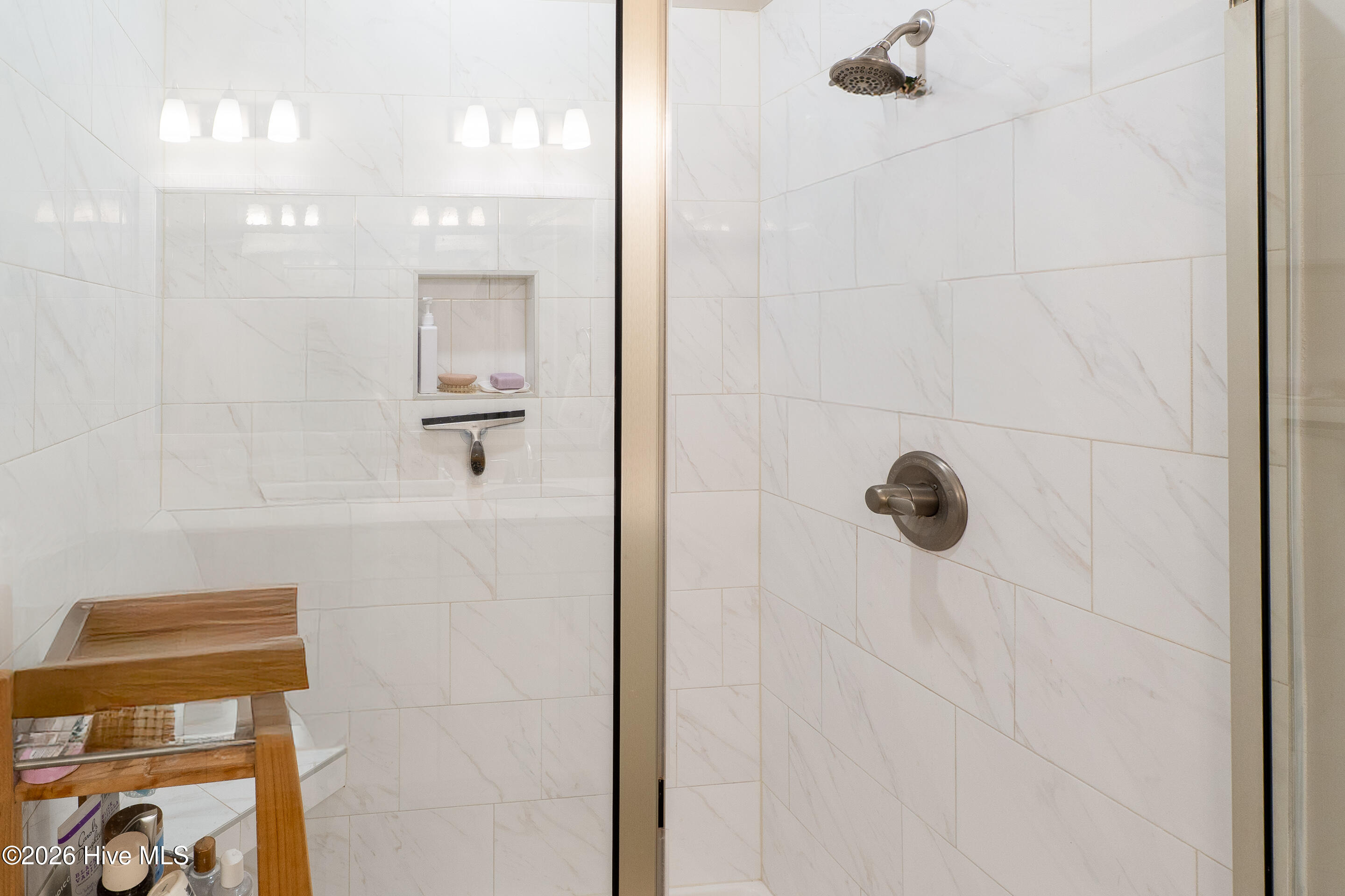 100561089 | Photo 26