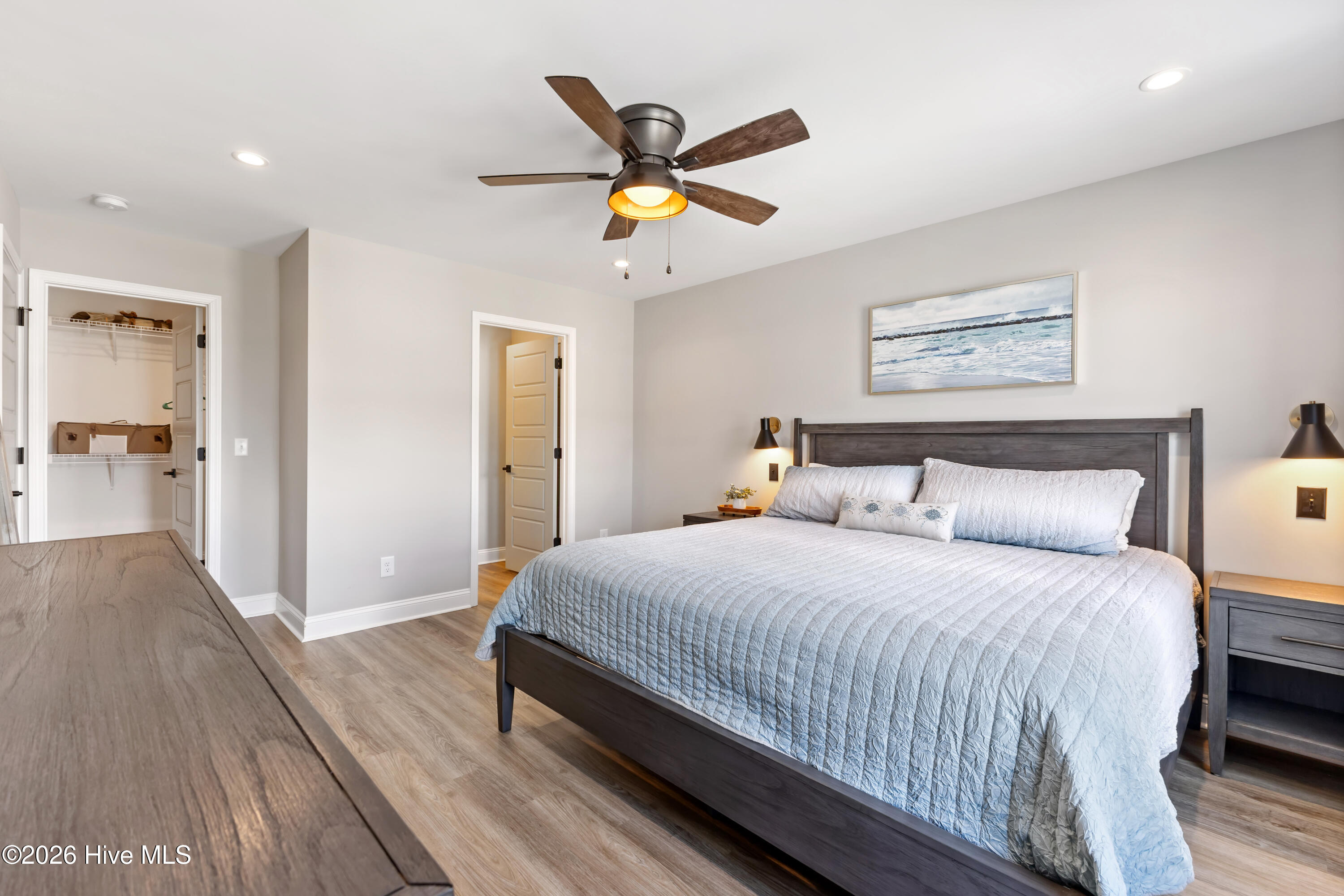 100564828 | Photo 16