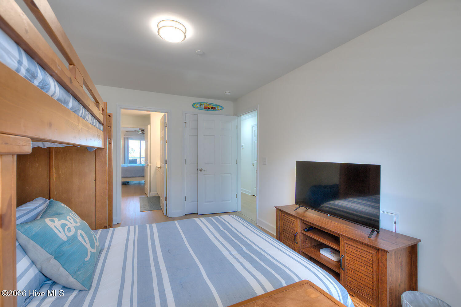 100566241 | Photo 24