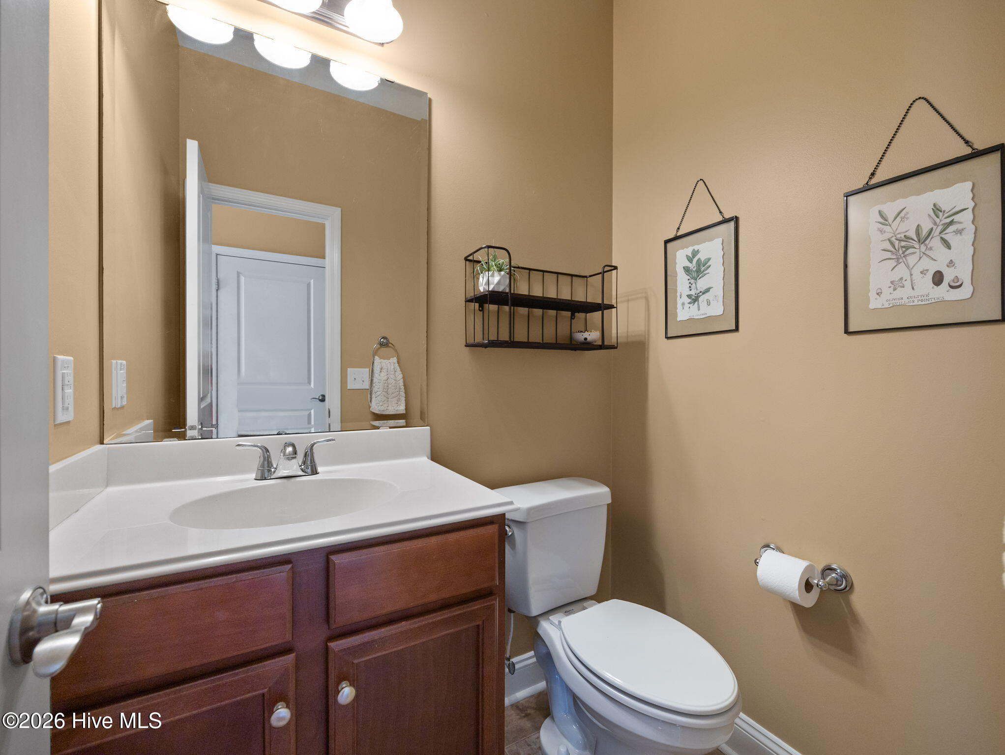 100565873 | Photo 19