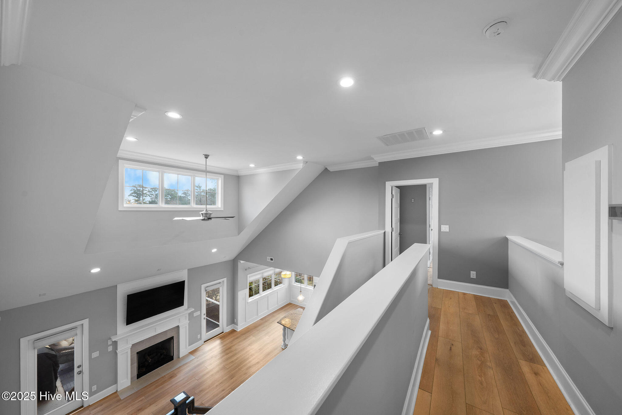 100564106 | Photo 45