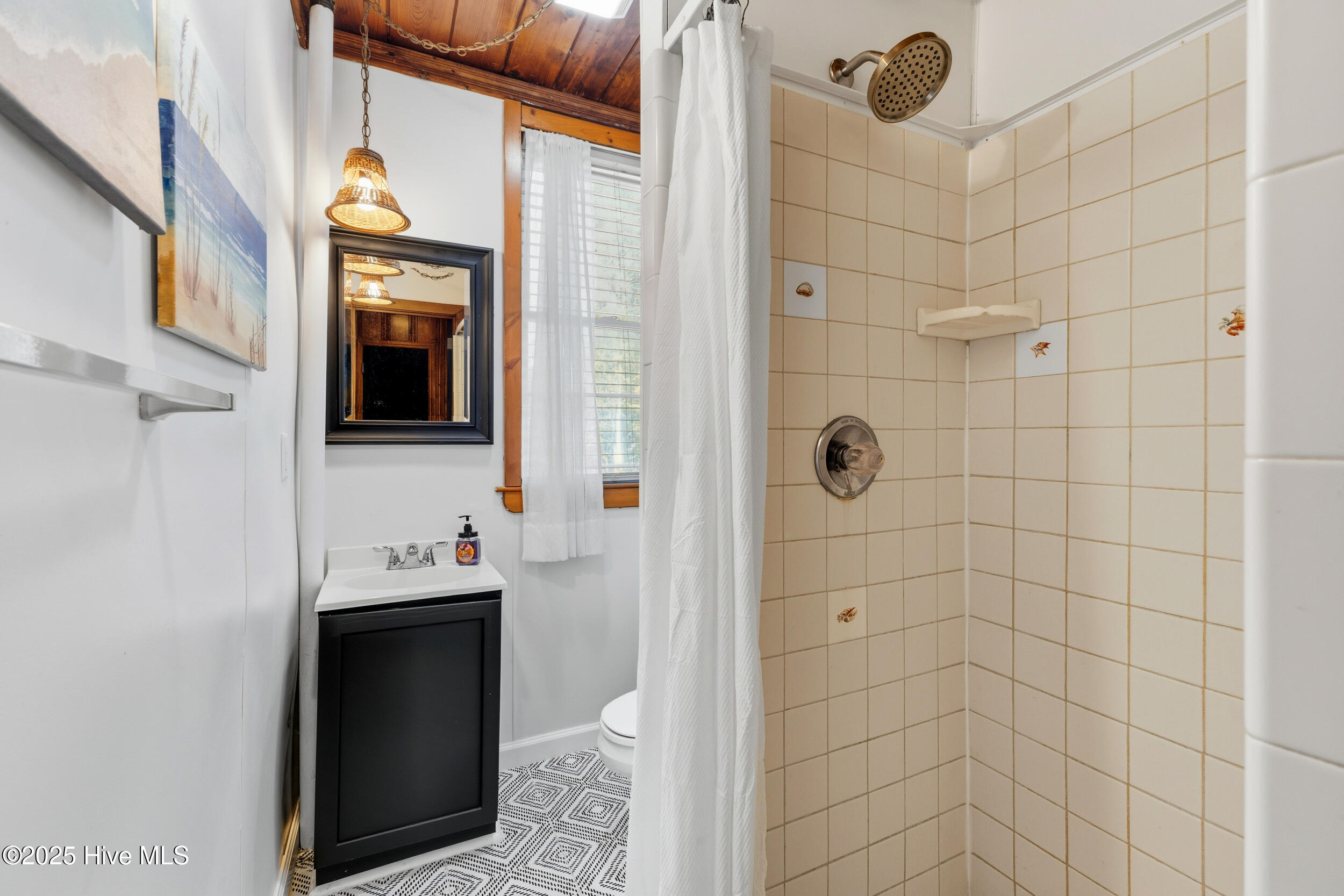 100535191 | Photo 19