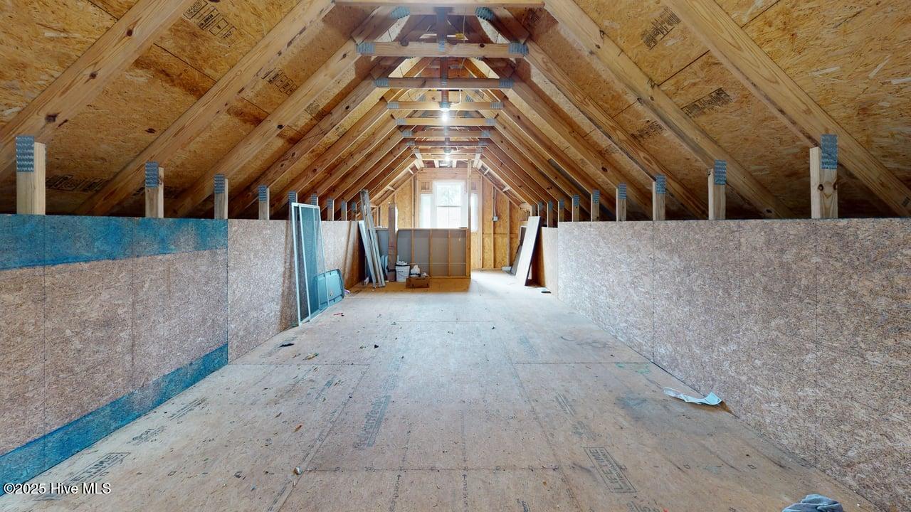 100502870 | Photo 56