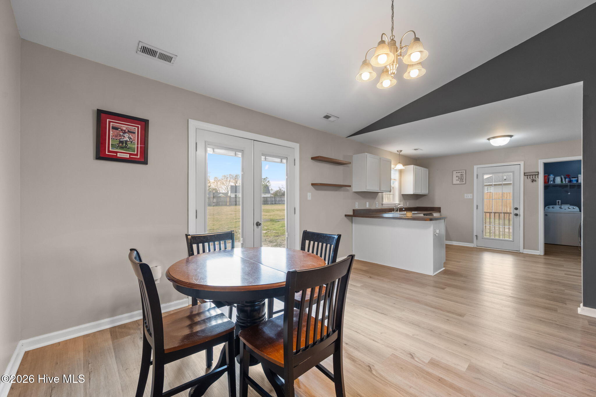 100562235 | Photo 10