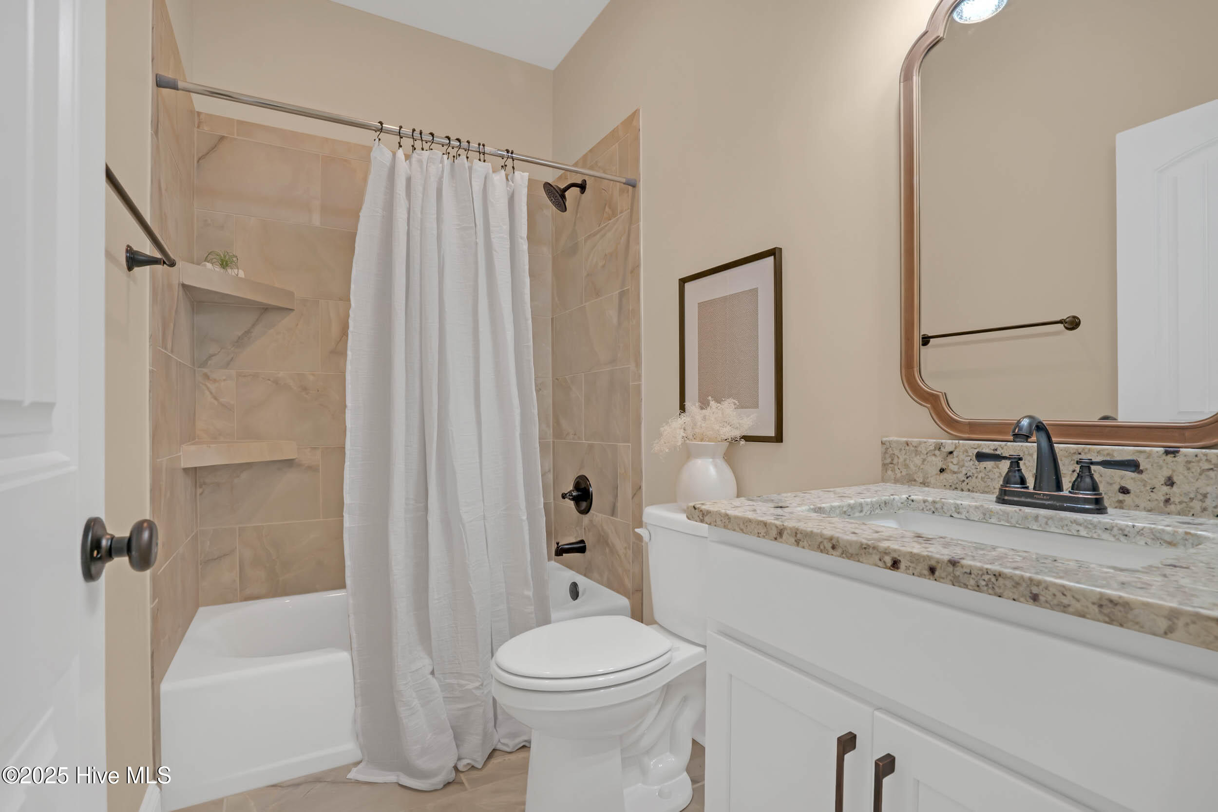 100460470 | Photo 42