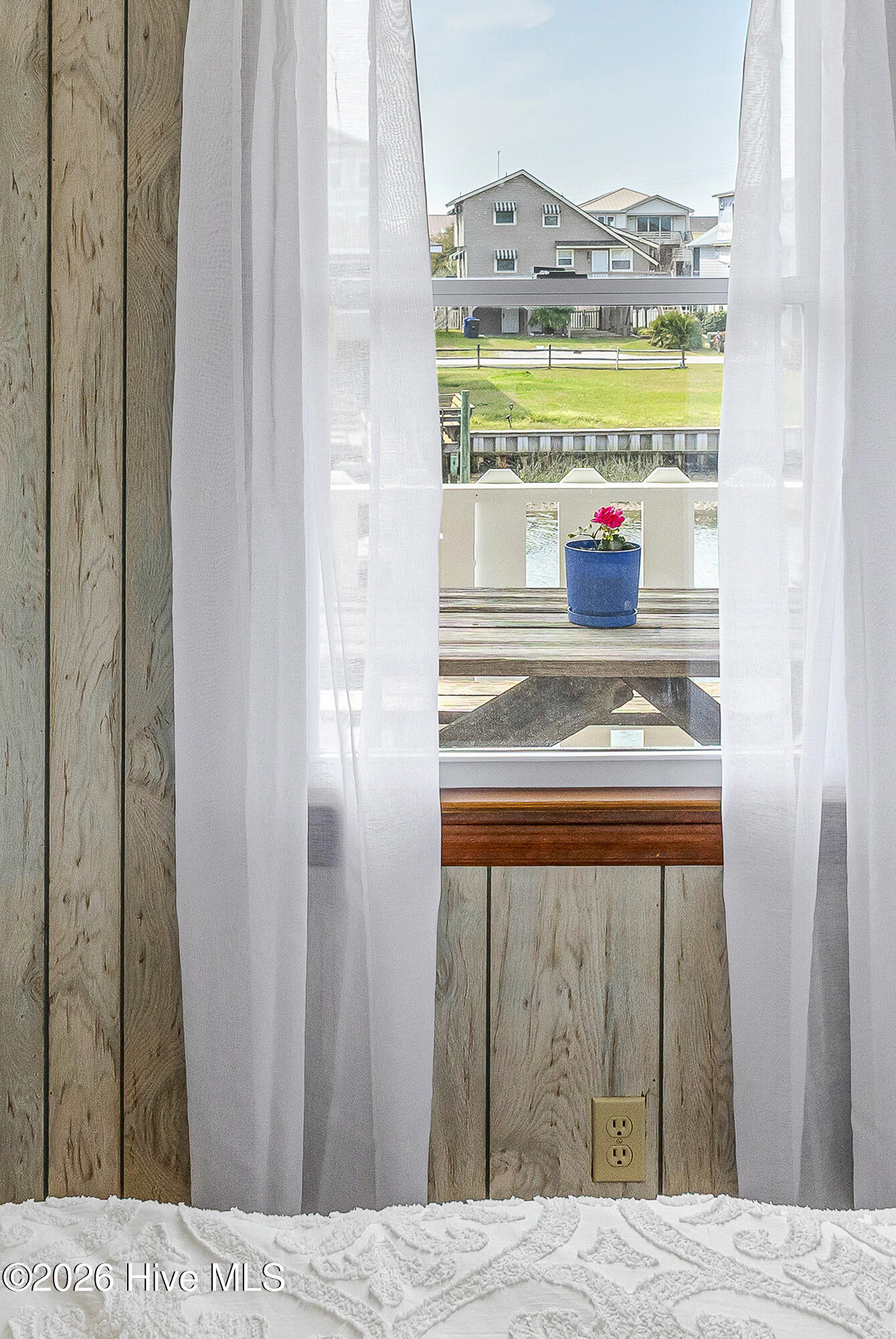 100562663 | Photo 25