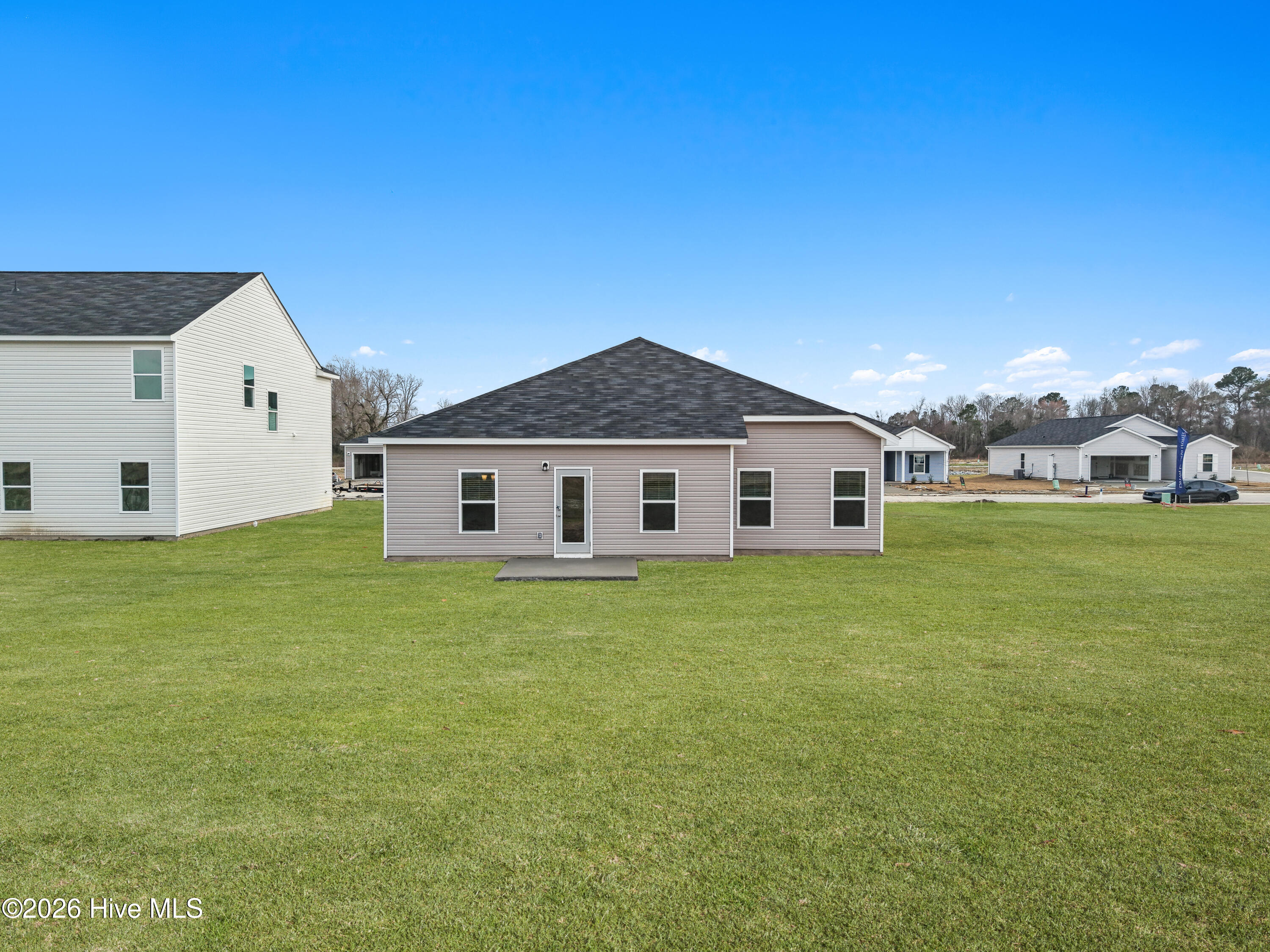 100565512 | Photo 35