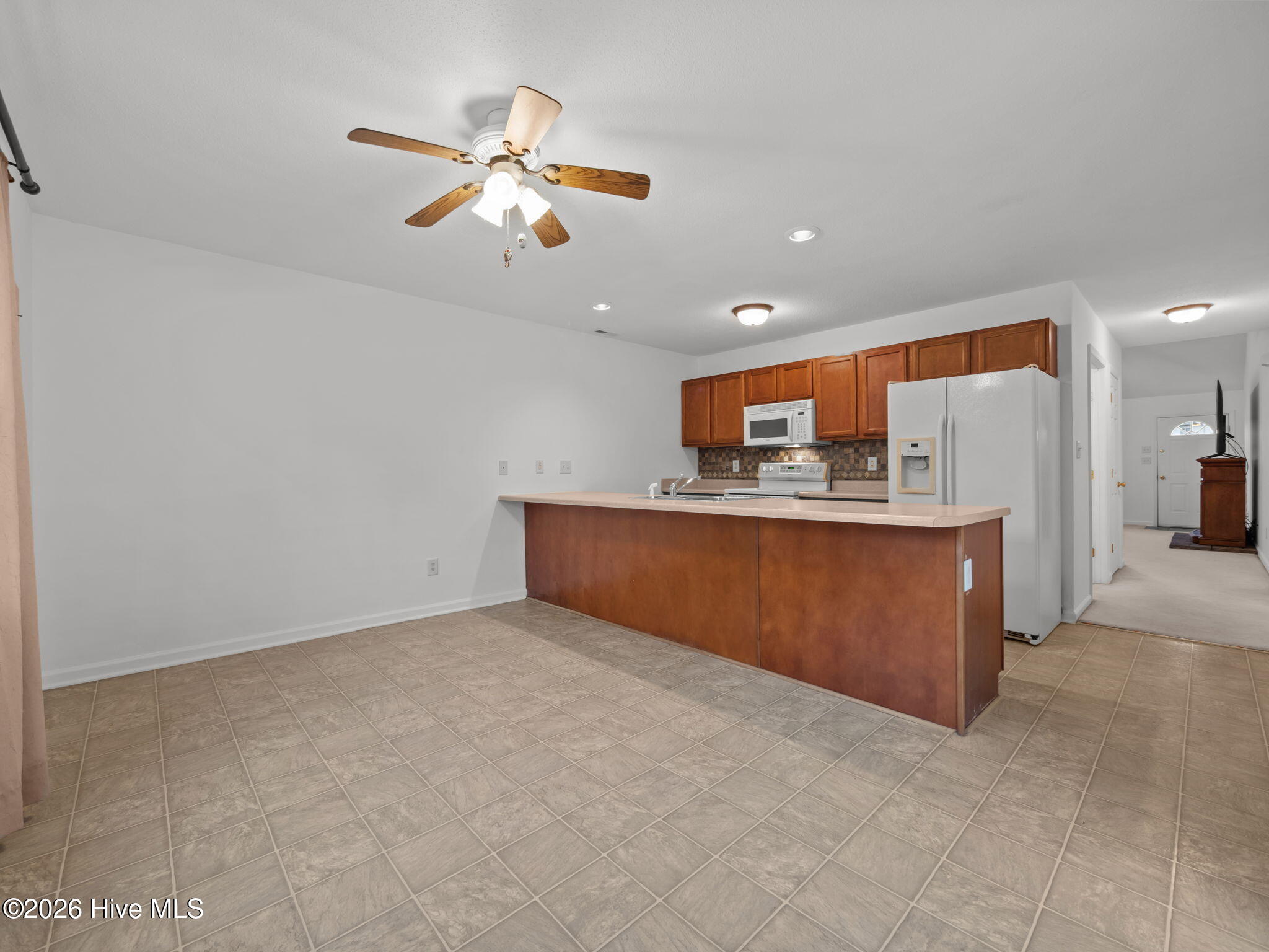 100548288 | Photo 51