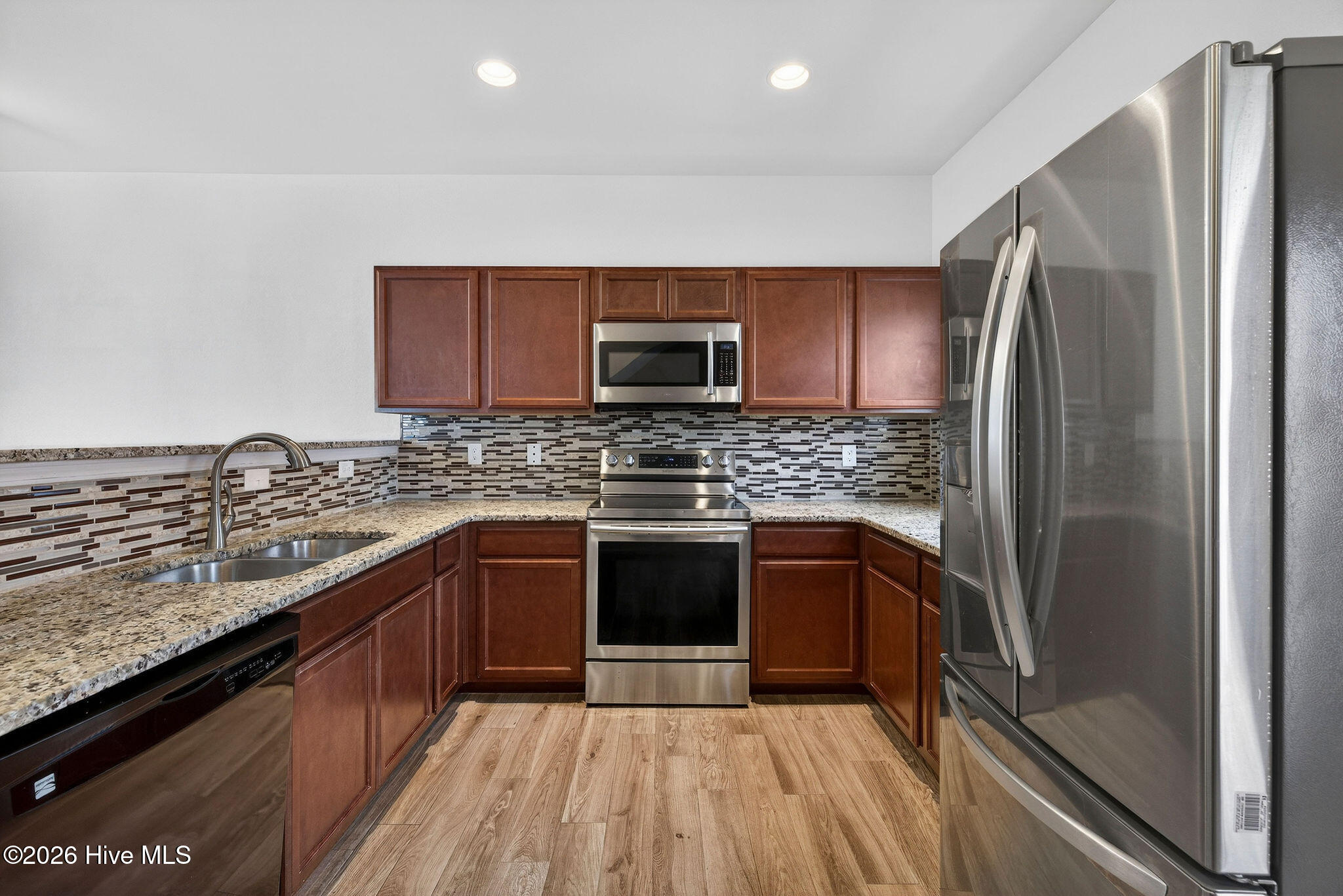 100563693 | Photo 17