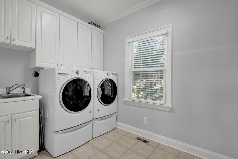 100563942 | Photo 24