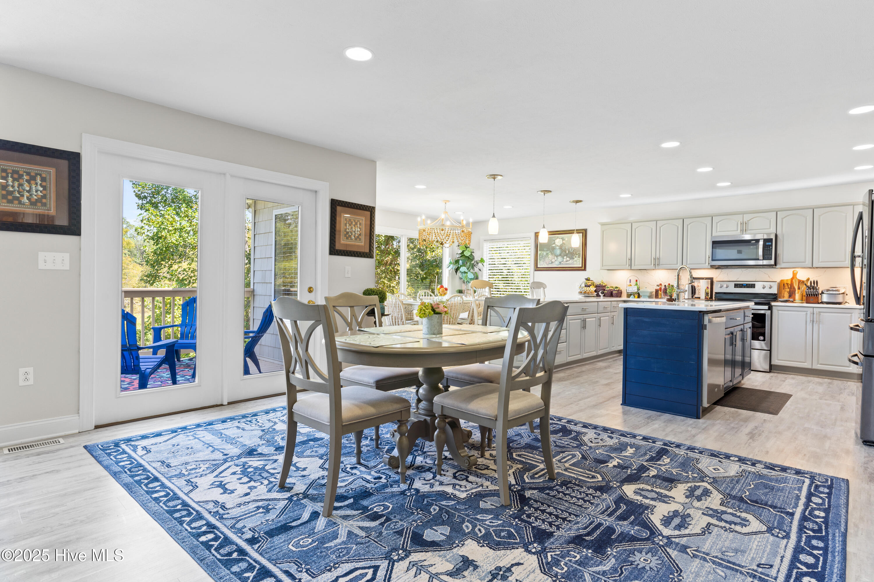 100548796 | Photo 26