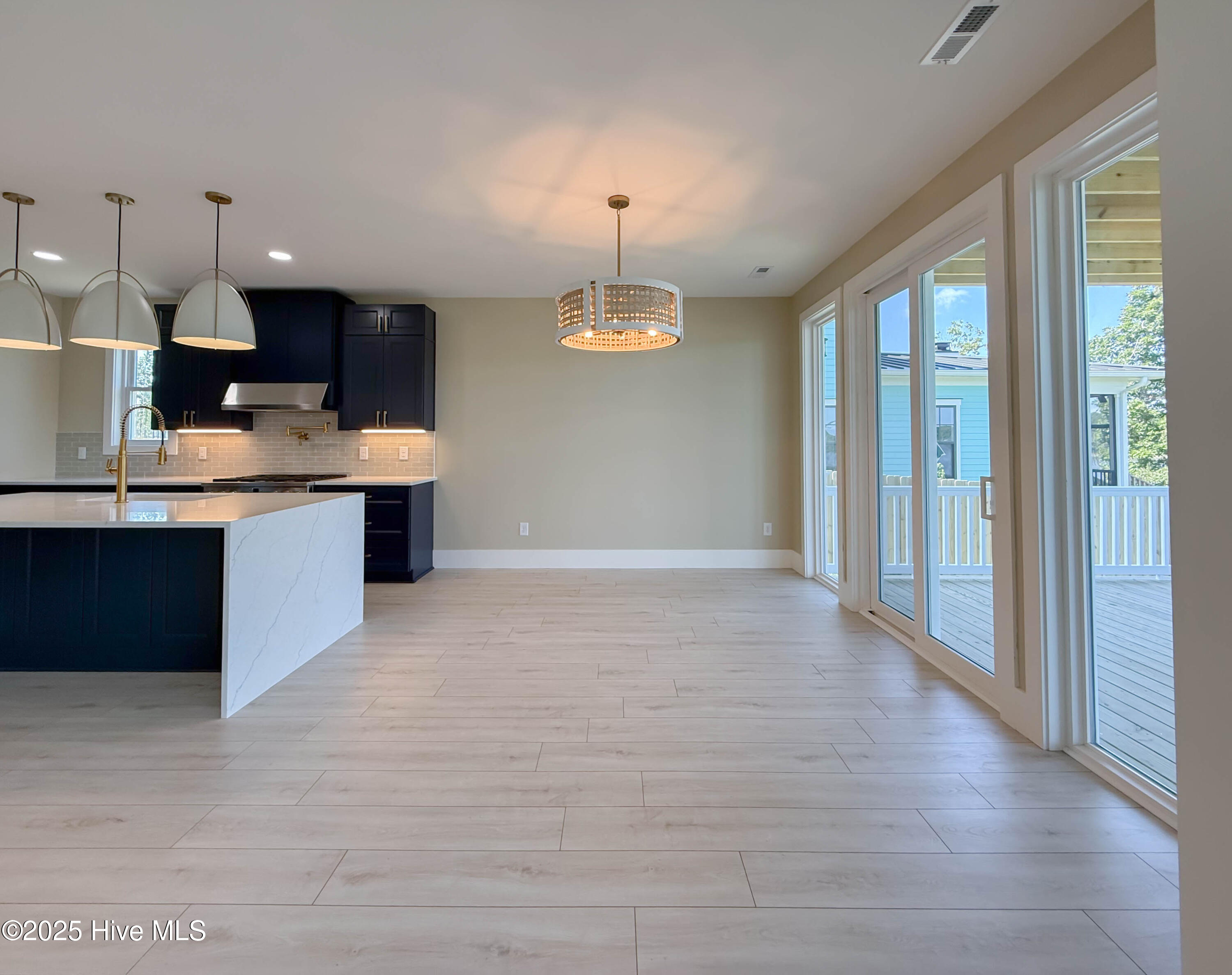 100539536 | Photo 120