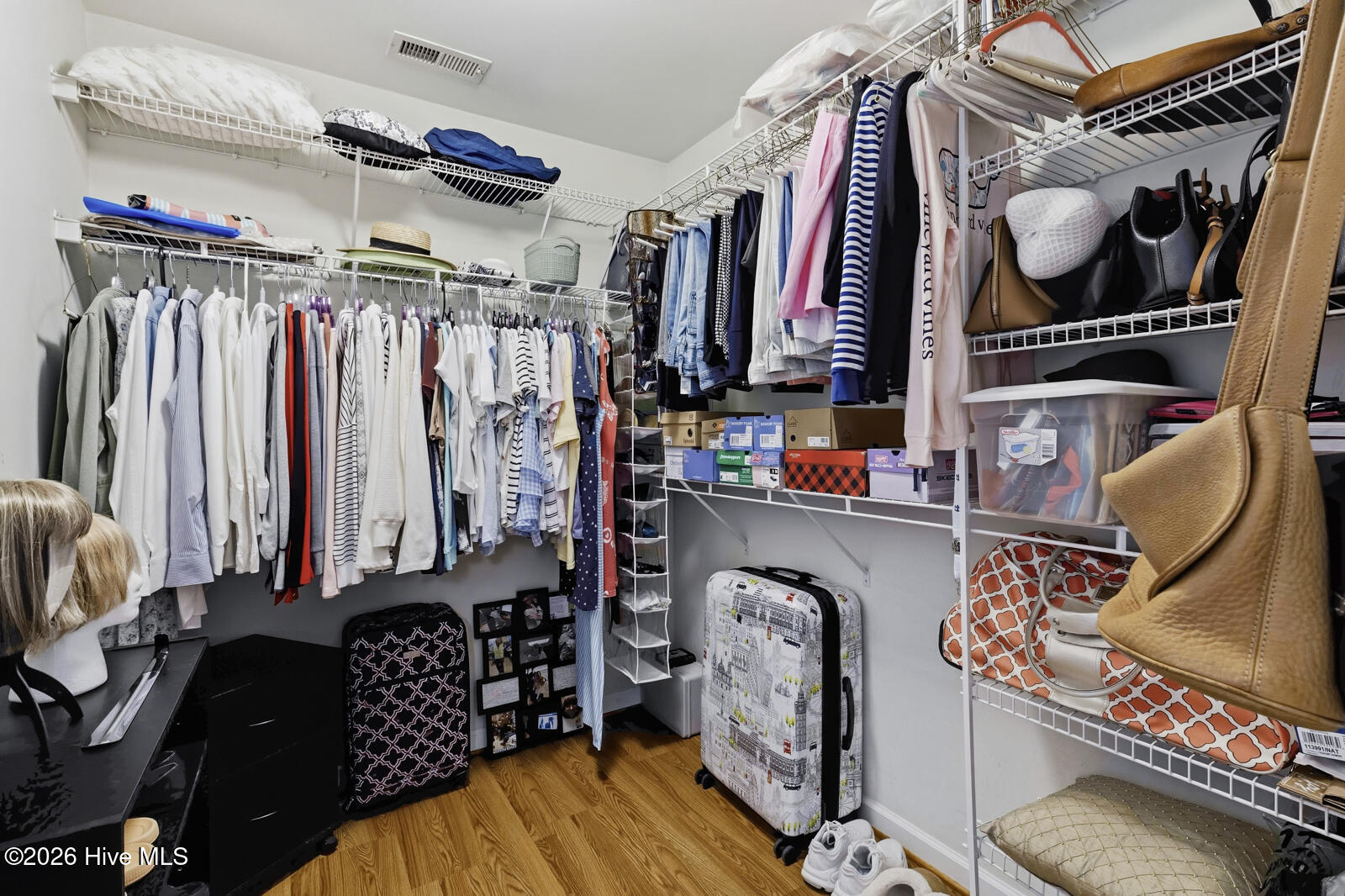 100557609 | Photo 16