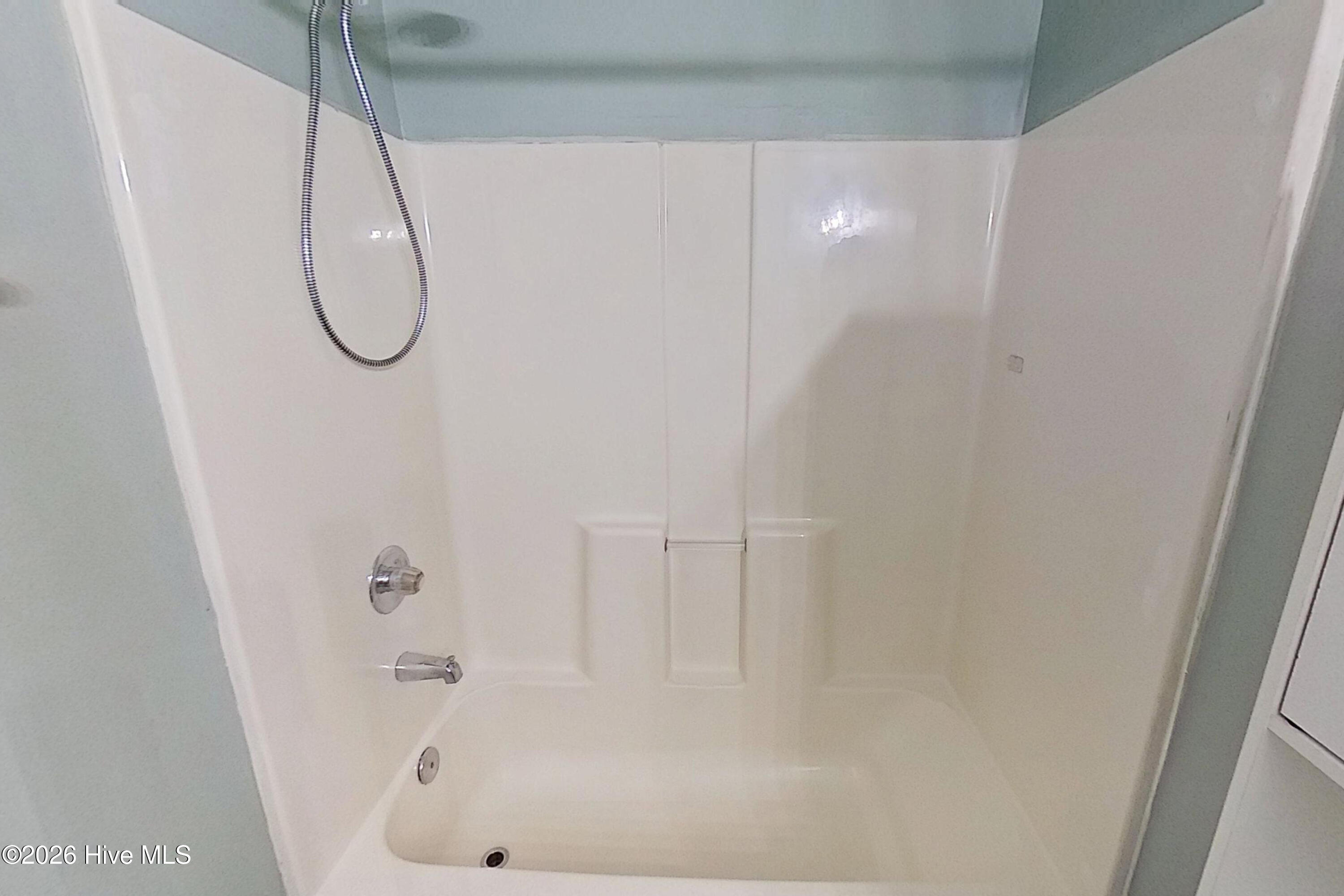 100548619 | Photo 12