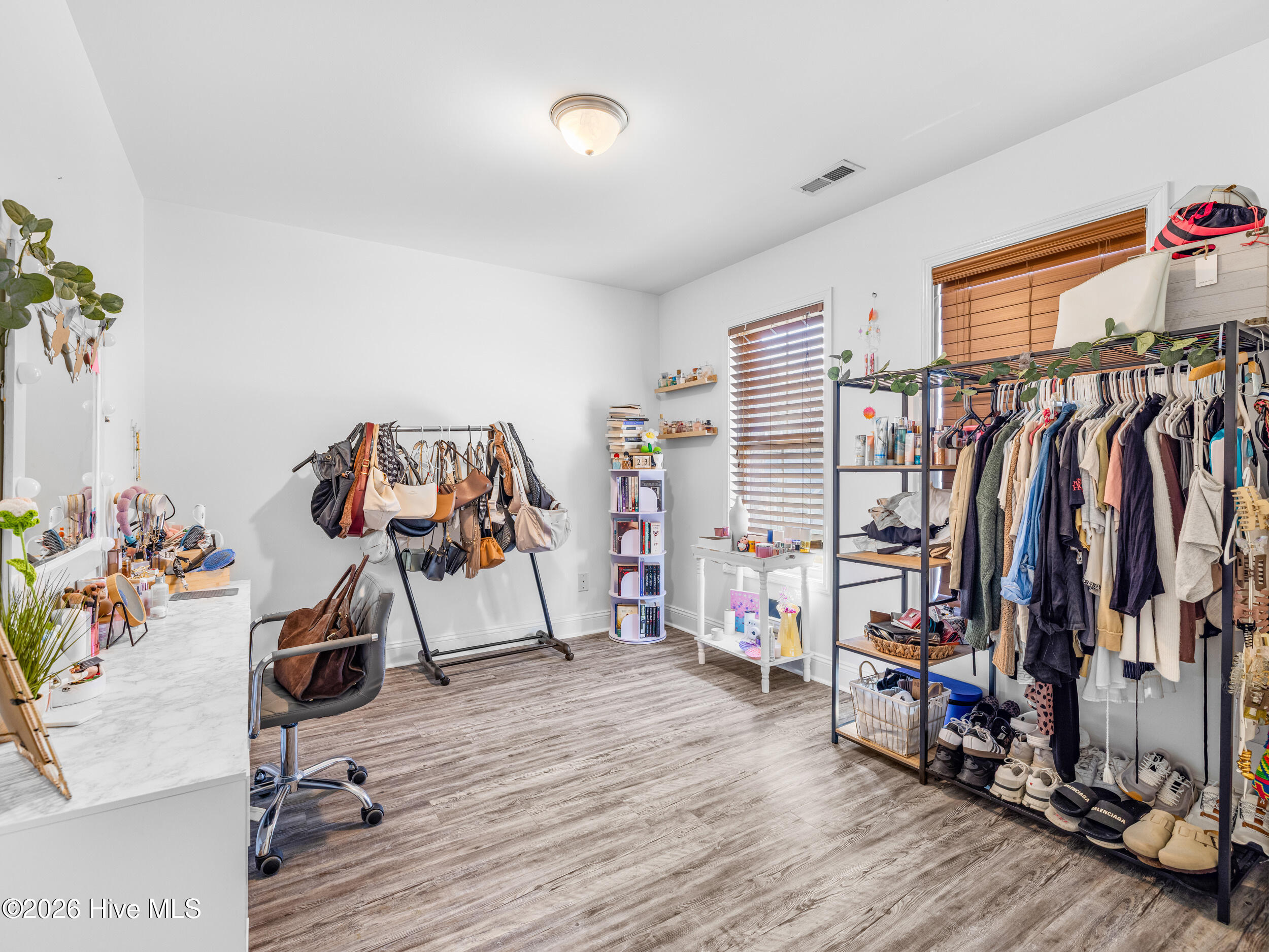 100562171 | Photo 35