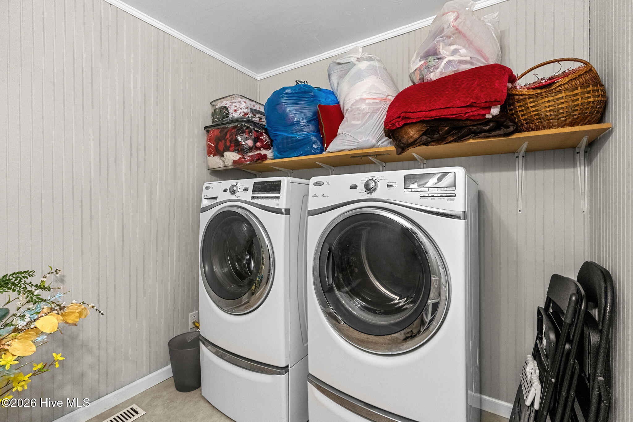 100548359 | Photo 32