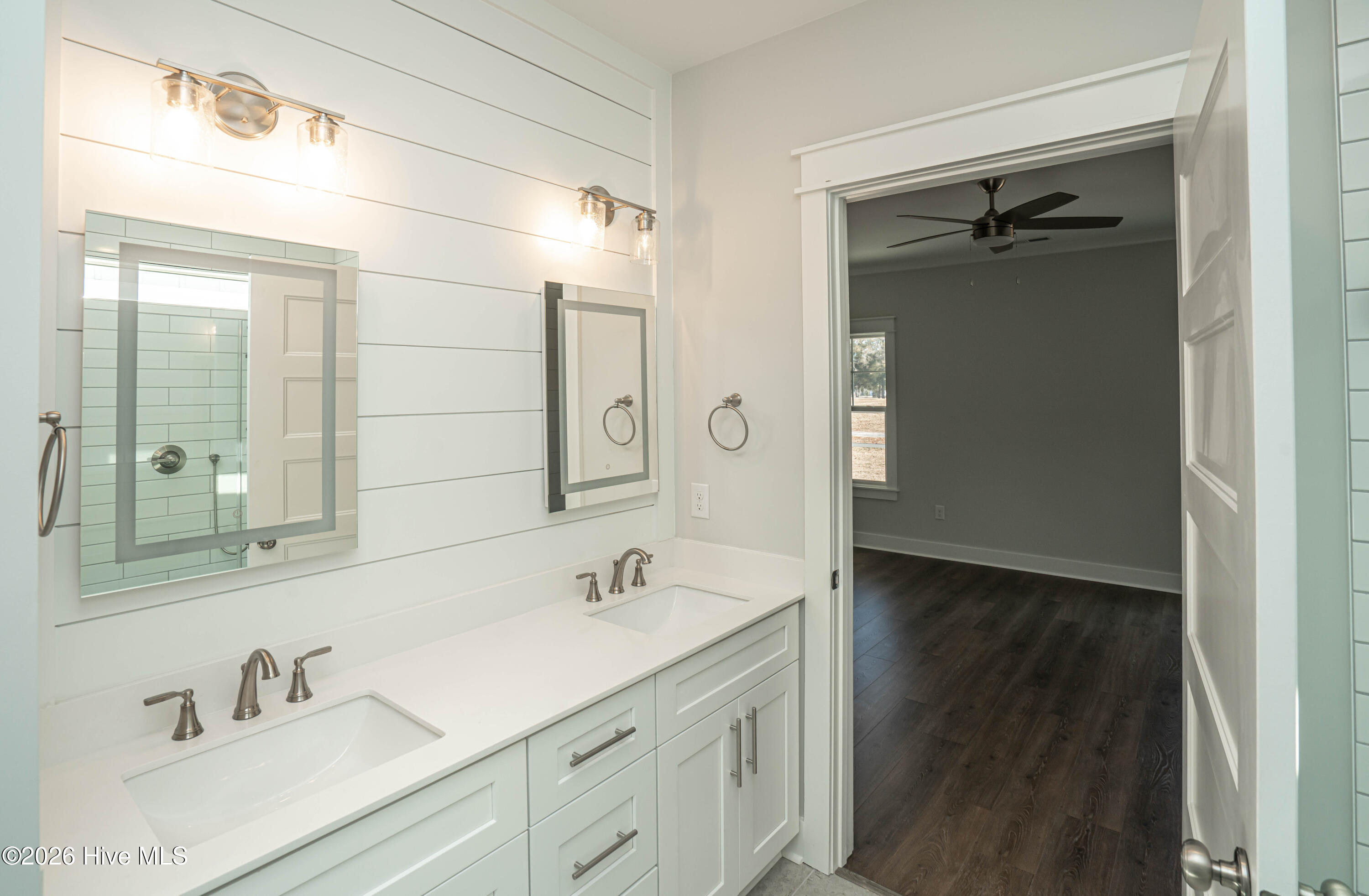 100553320 | Photo 25