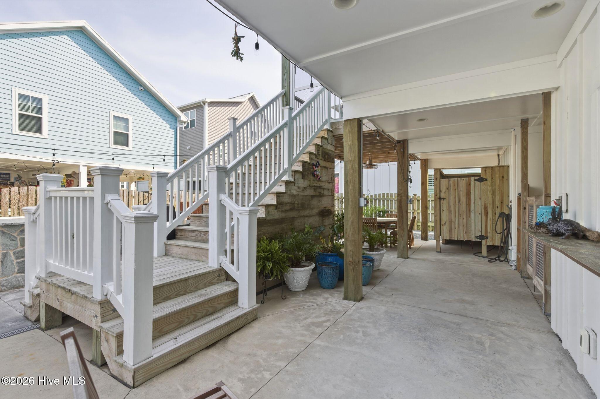 100562049 | Photo 55