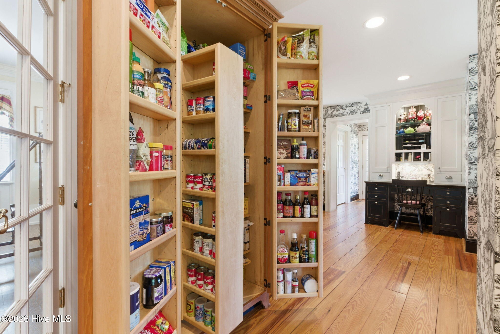 Built-in pantry